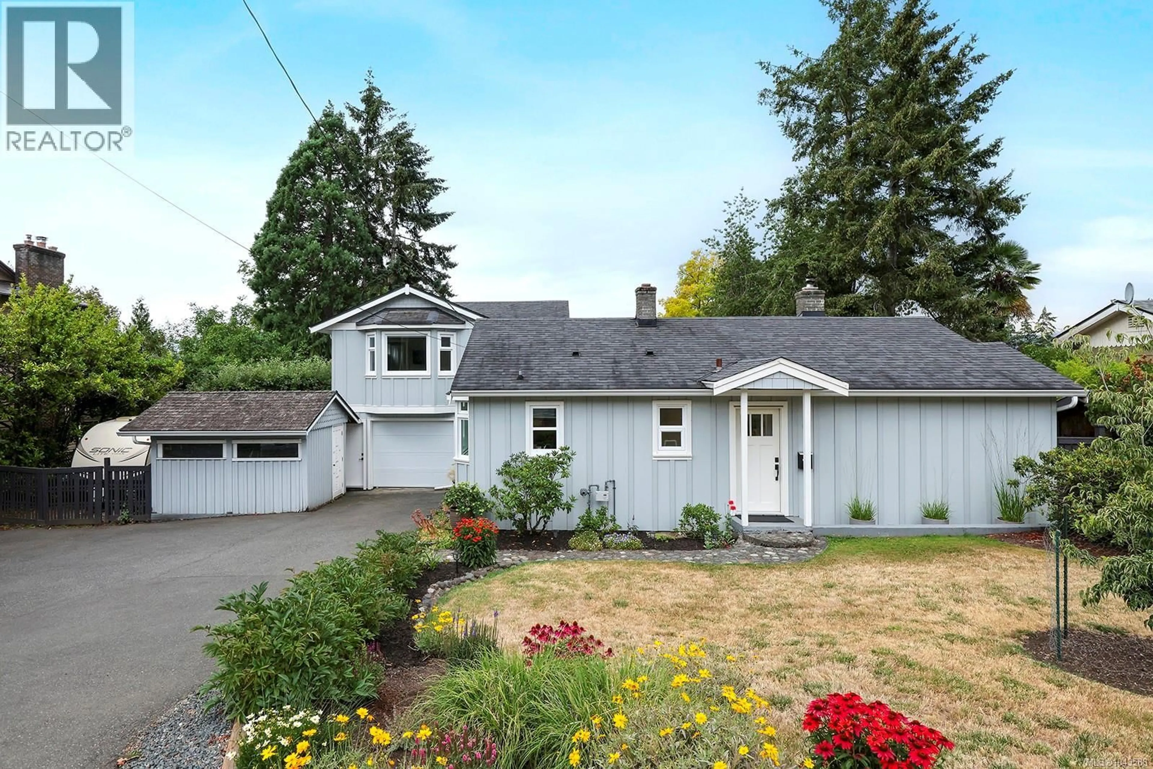Home with vinyl exterior material, street for 1911 COMOX AVENUE, Comox British Columbia V9M3M4