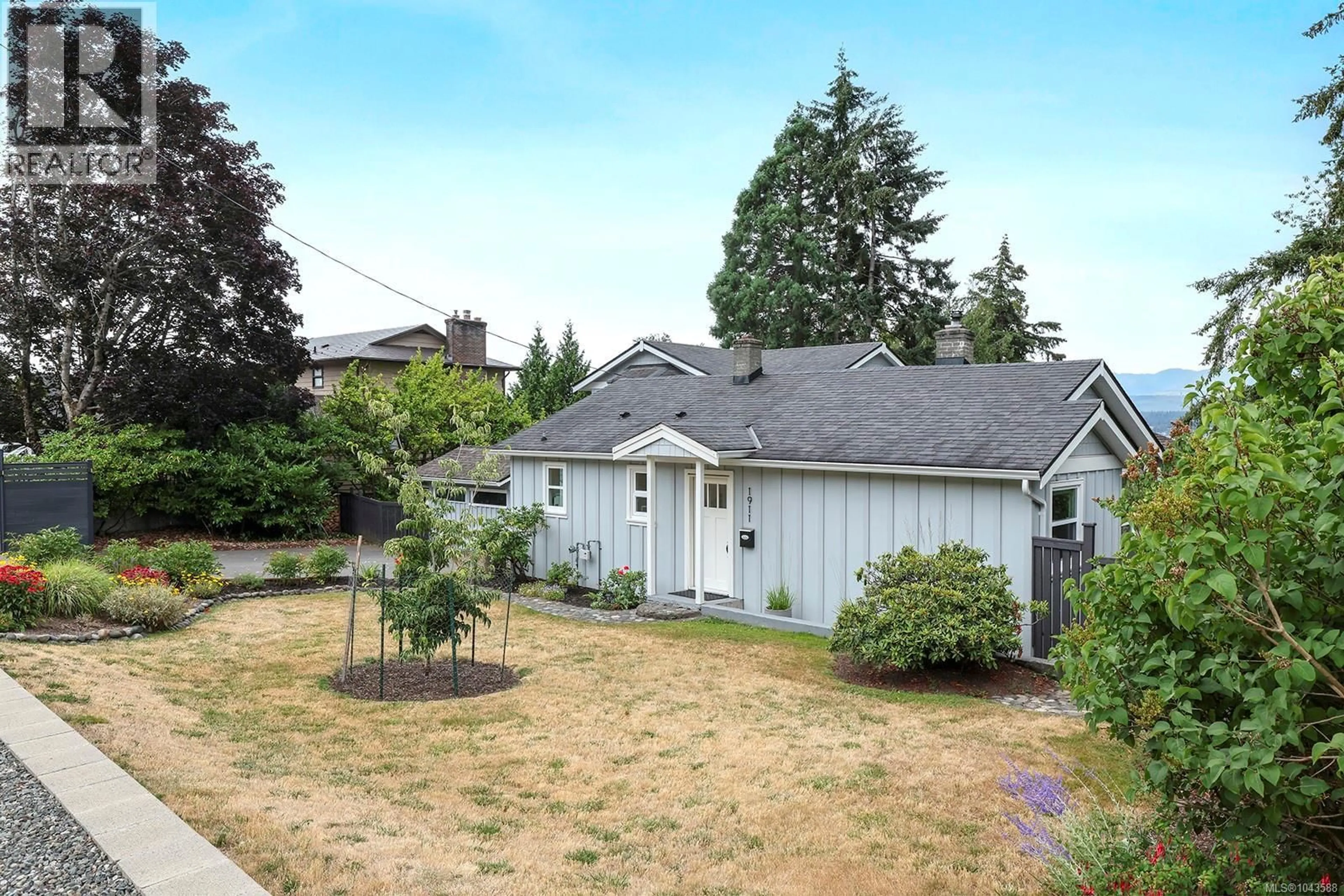 Home with vinyl exterior material, street for 1911 COMOX AVENUE, Comox British Columbia V9M3M4