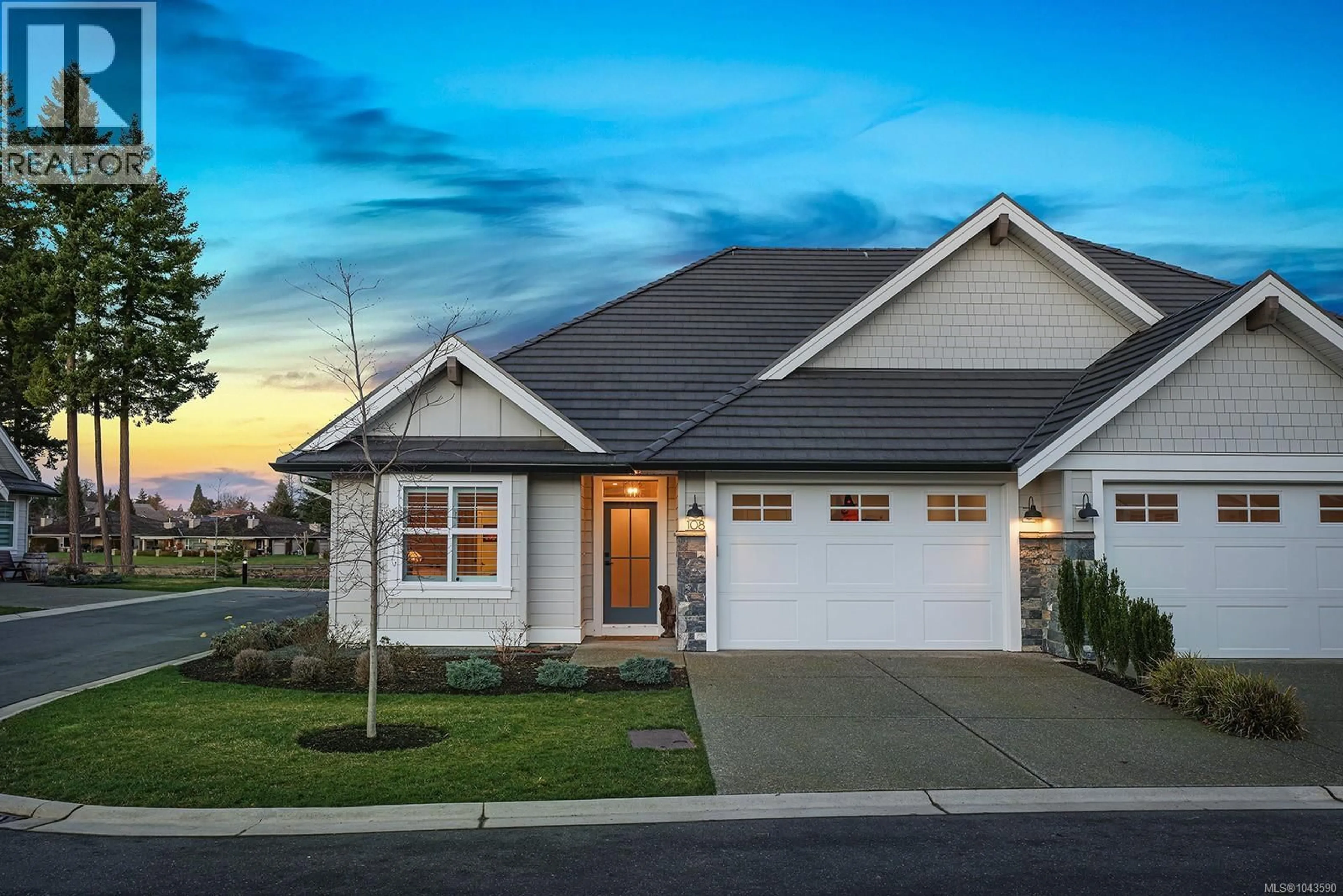 Home with vinyl exterior material, street for 108 - 1444 CROWN ISLE DRIVE, Courtenay British Columbia V9N0B8