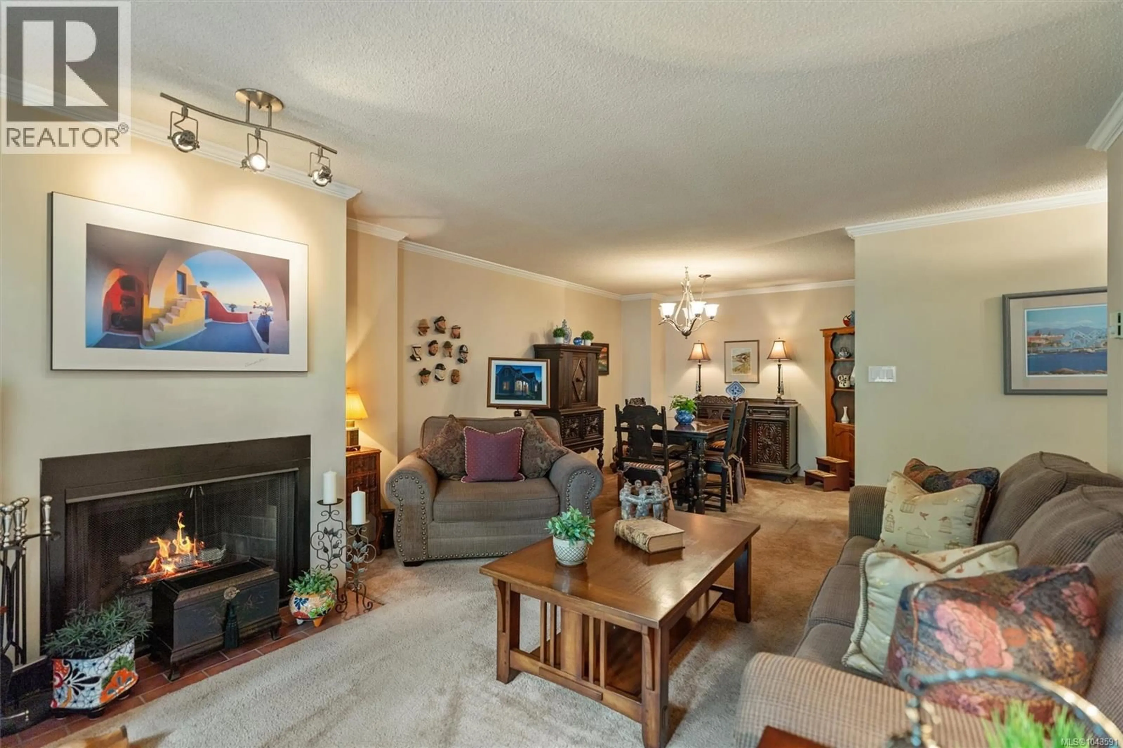 Living room with furniture, unknown for 303 - 1068 TOLMIE AVENUE, Saanich British Columbia V8X4T4