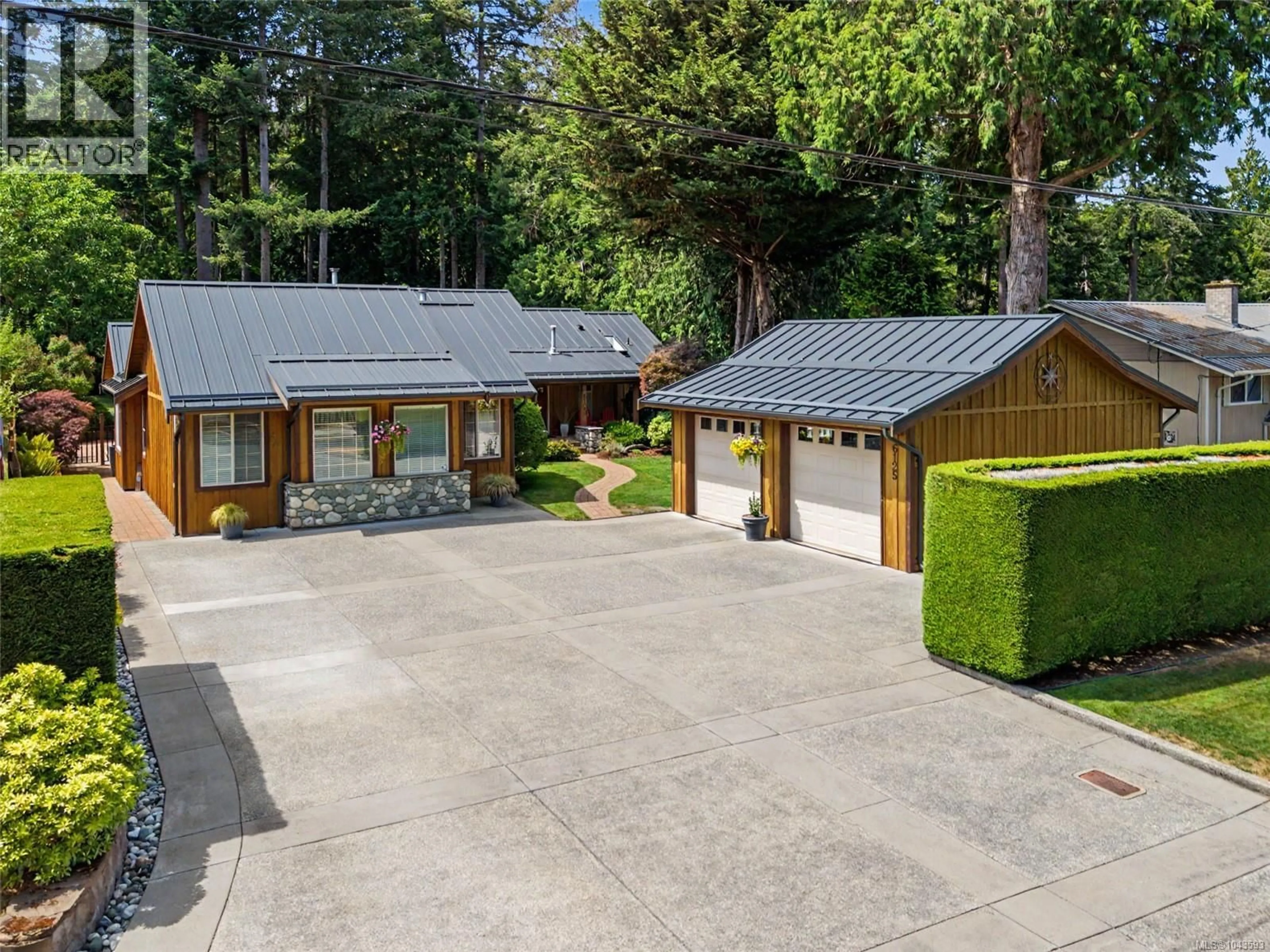 A pic from outside/outdoor area/front of a property/back of a property/a pic from drone, street for 6125 SHORELINE DRIVE, Nanaimo British Columbia V9V1E2