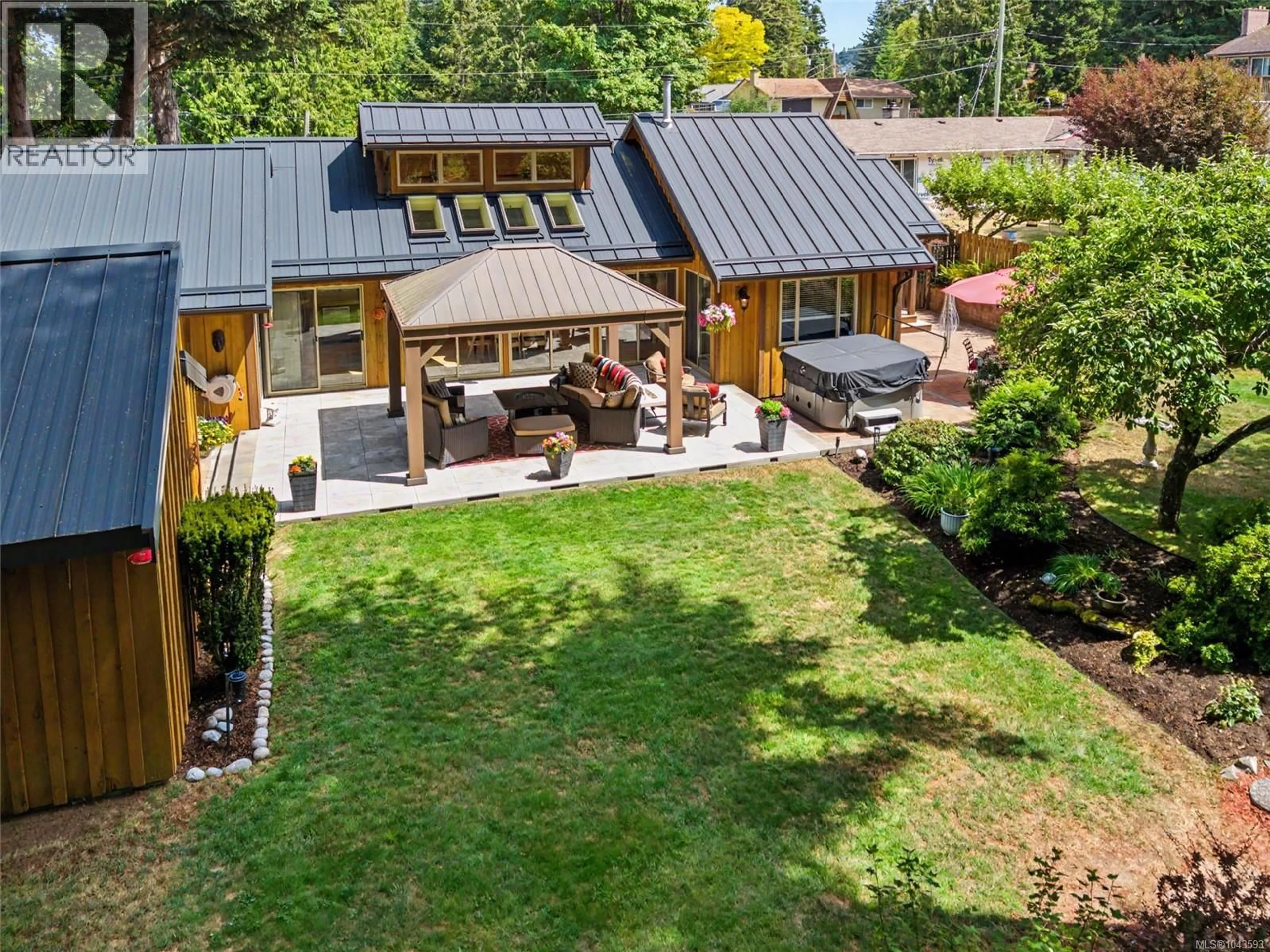 A pic from outside/outdoor area/front of a property/back of a property/a pic from drone, unknown for 6125 SHORELINE DRIVE, Nanaimo British Columbia V9V1E2