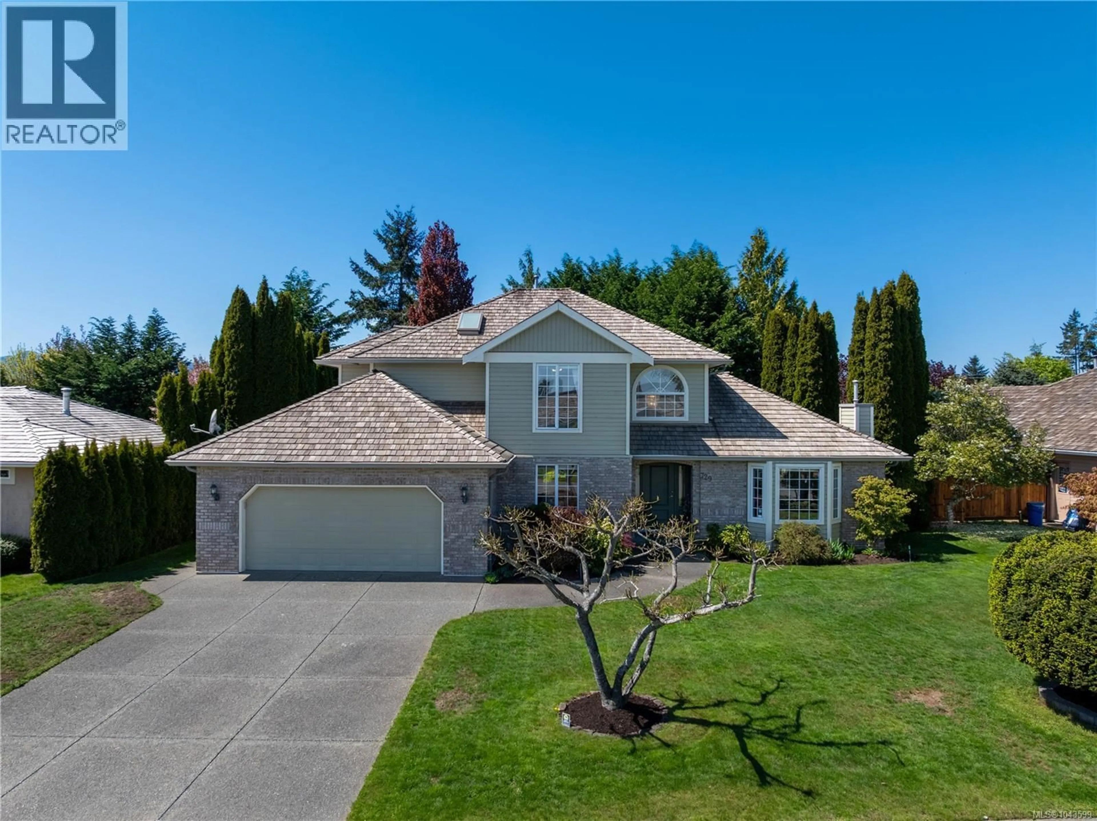 Home with vinyl exterior material, street for 729 CROWN ISLE DRIVE, Courtenay British Columbia V9N8R5