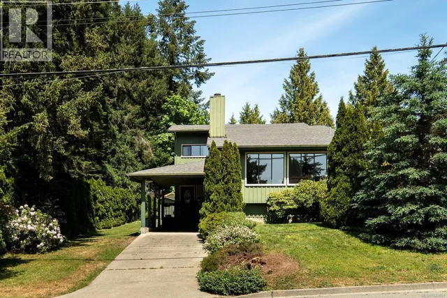 764 MANN AVENUE, Saanich