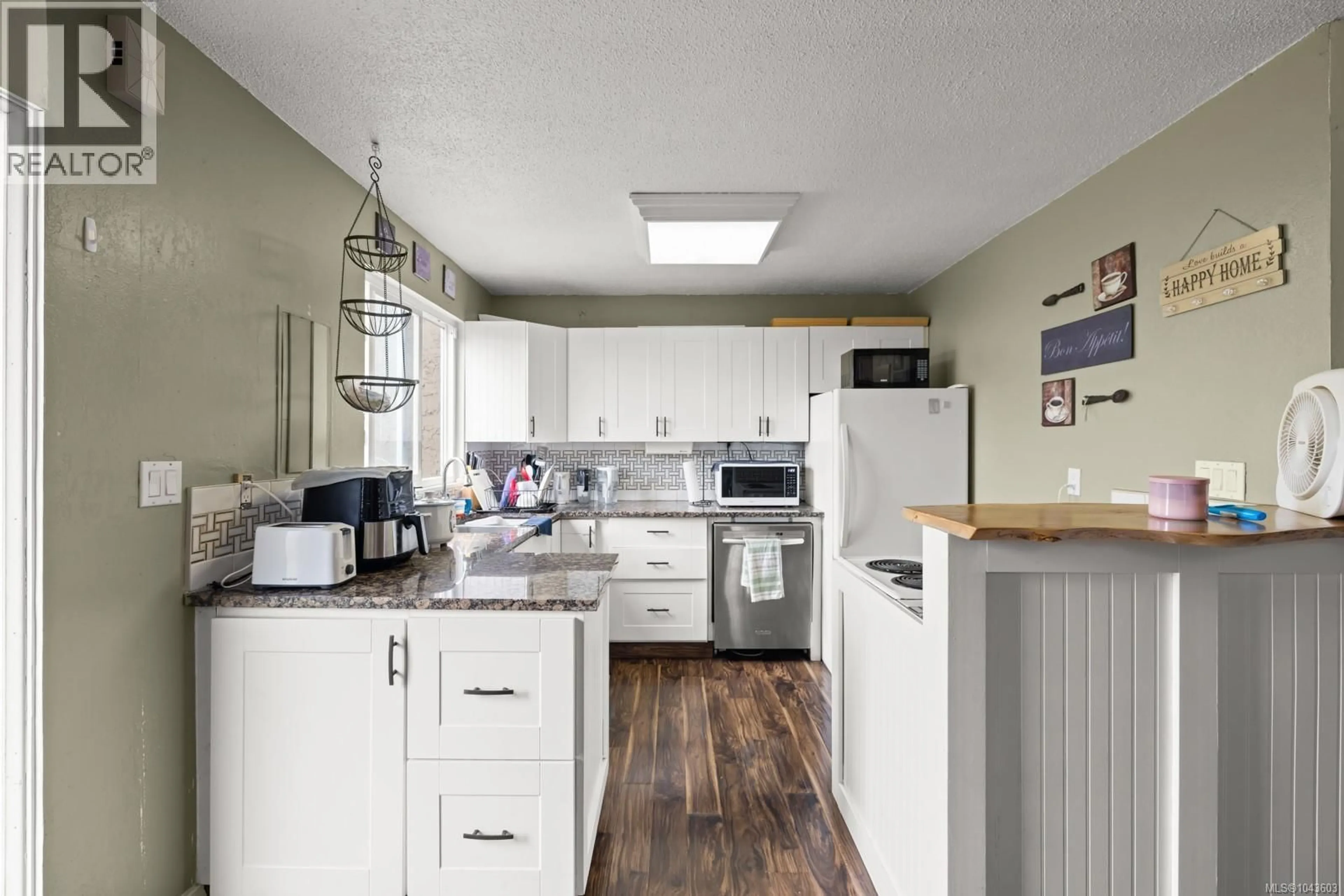 Open concept kitchen, unknown for 11 - 10070 FIFTH STREET, Sidney British Columbia V8L2X9