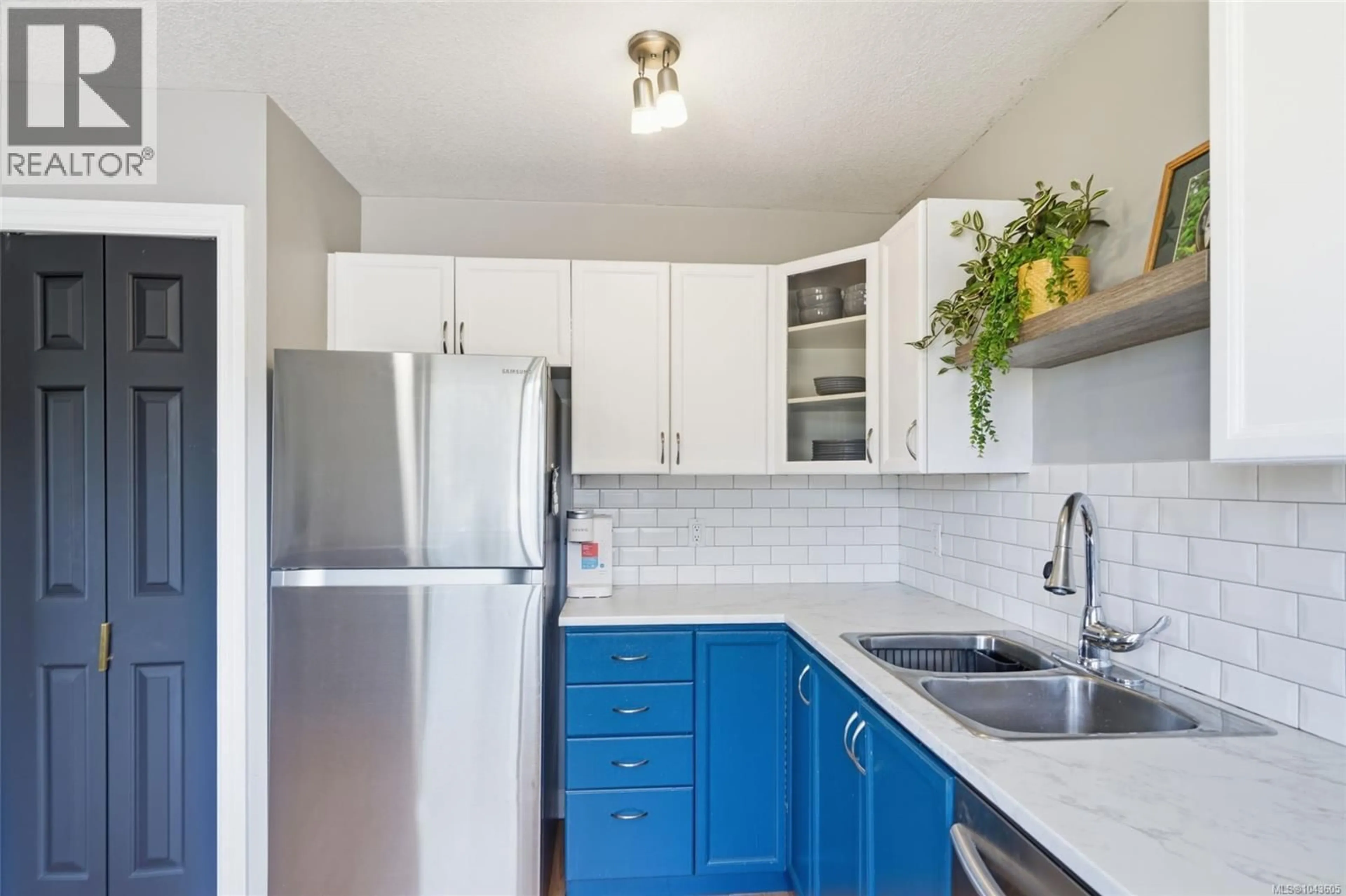 Standard kitchen, unknown for 1 - 4801 HAMMOND BAY ROAD, Nanaimo British Columbia V9T5V7