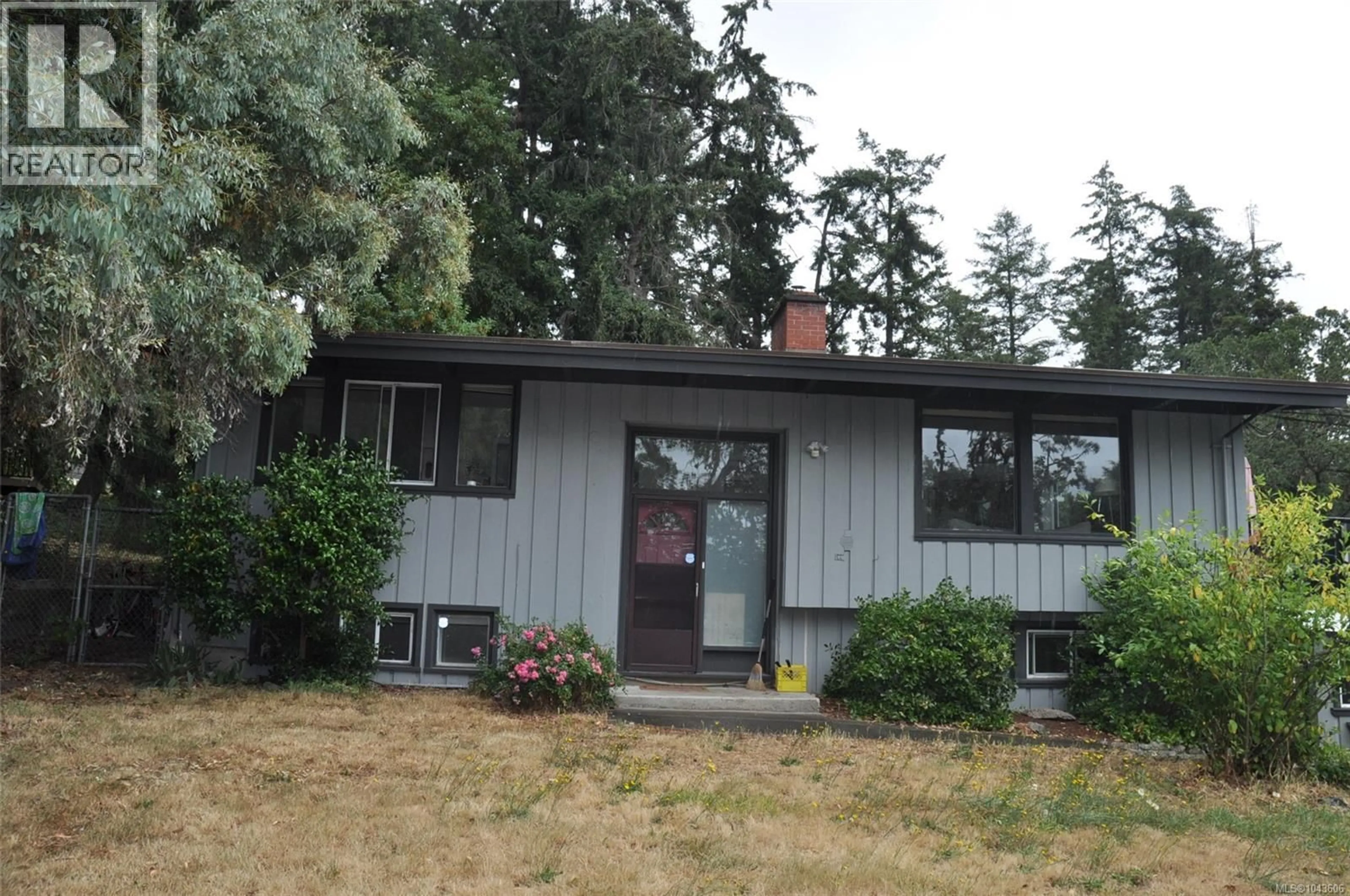 Home with vinyl exterior material, street for 4719 WEST SAANICH ROAD, Saanich British Columbia V8Z3G9