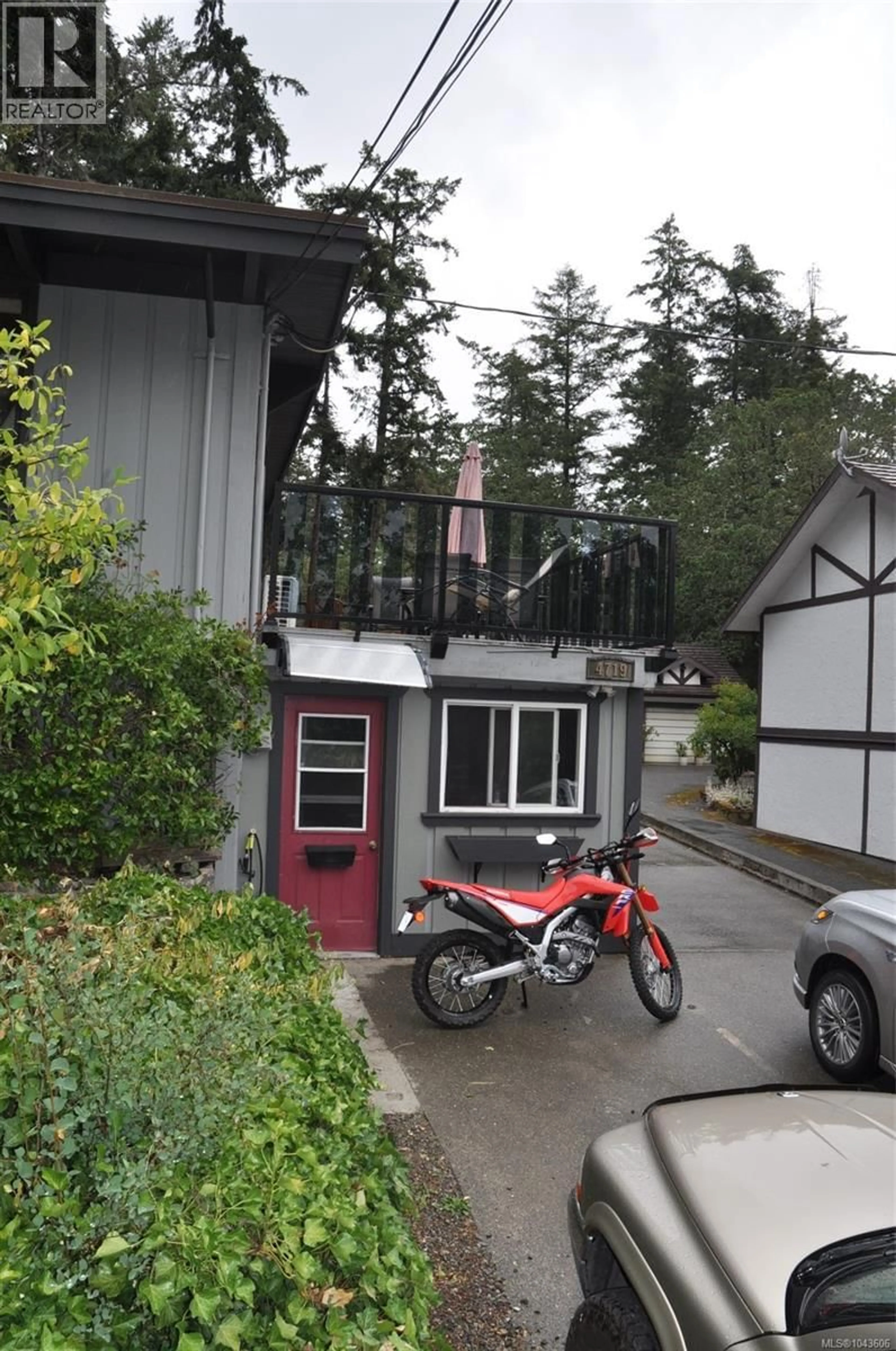 Indoor garage for 4719 WEST SAANICH ROAD, Saanich British Columbia V8Z3G9