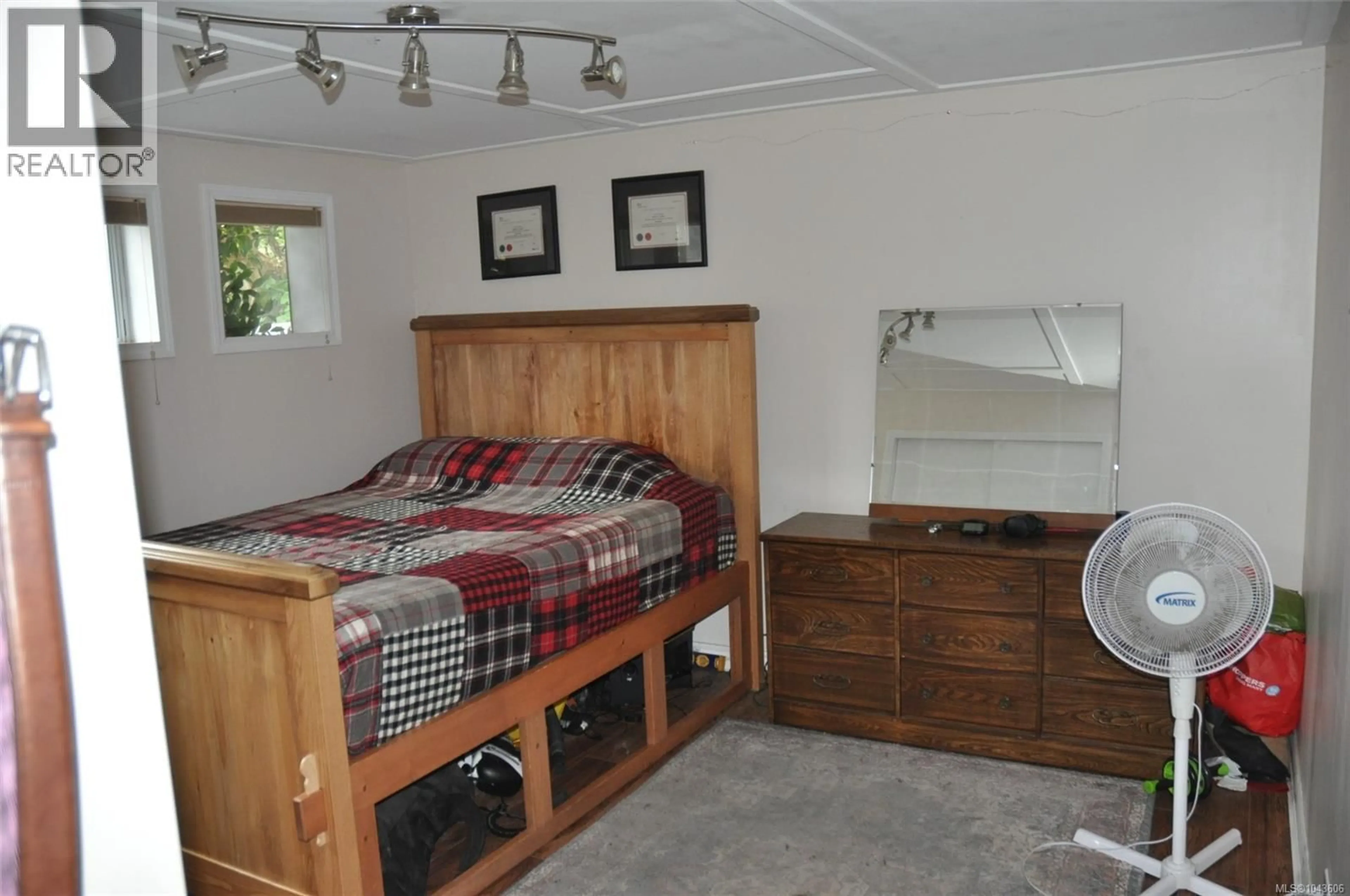 Bedroom with bed, unknown for 4719 WEST SAANICH ROAD, Saanich British Columbia V8Z3G9