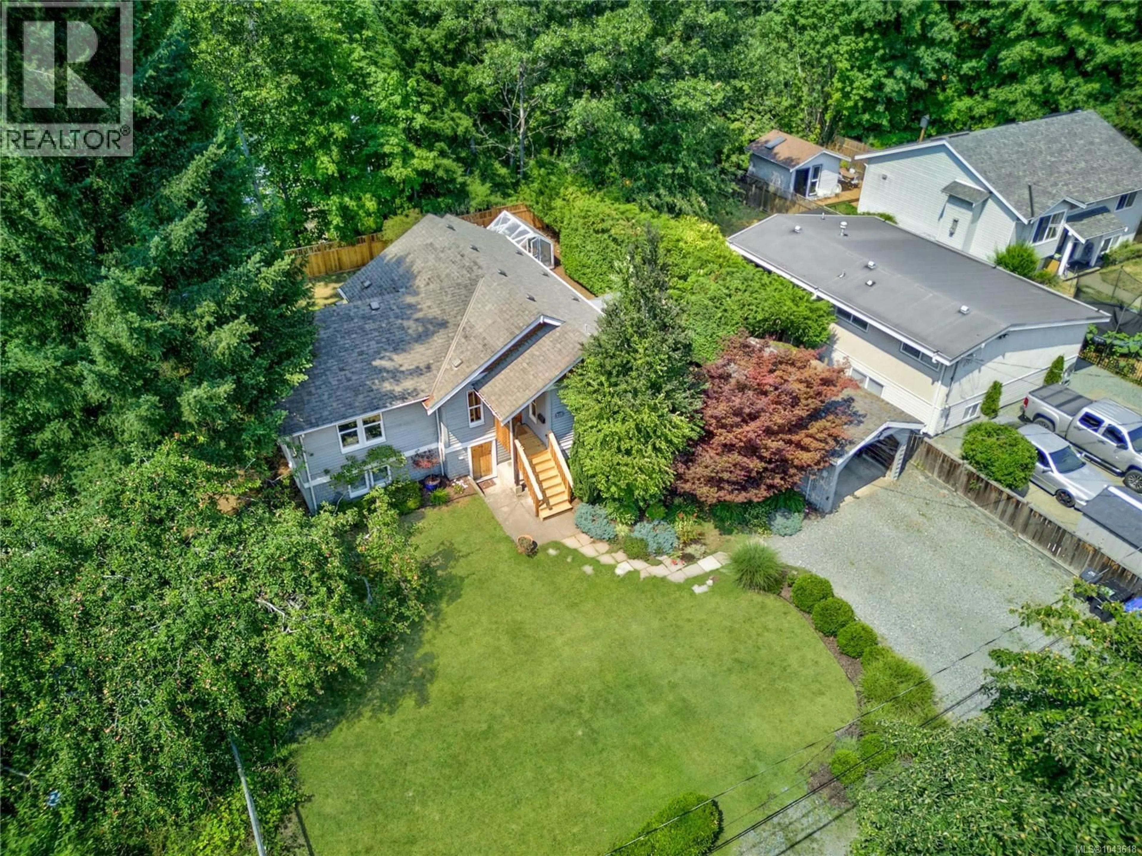 A pic from outside/outdoor area/front of a property/back of a property/a pic from drone, street for 970 1ST STREET, Courtenay British Columbia V9N1A9