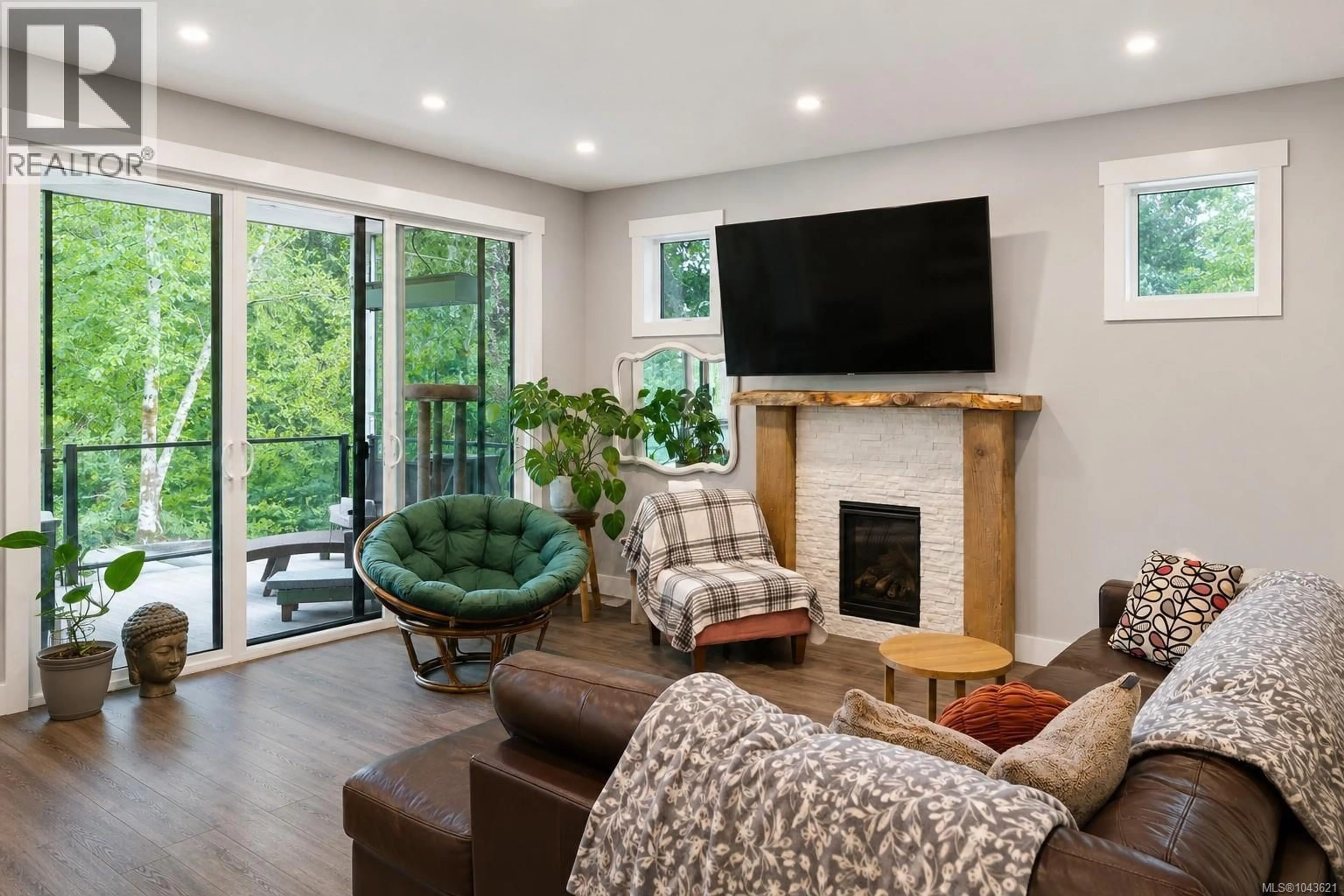 Living room with furniture, unknown for 682 SHAWNIGAN LAKE ROAD, Shawnigan Lake British Columbia V0R2L0