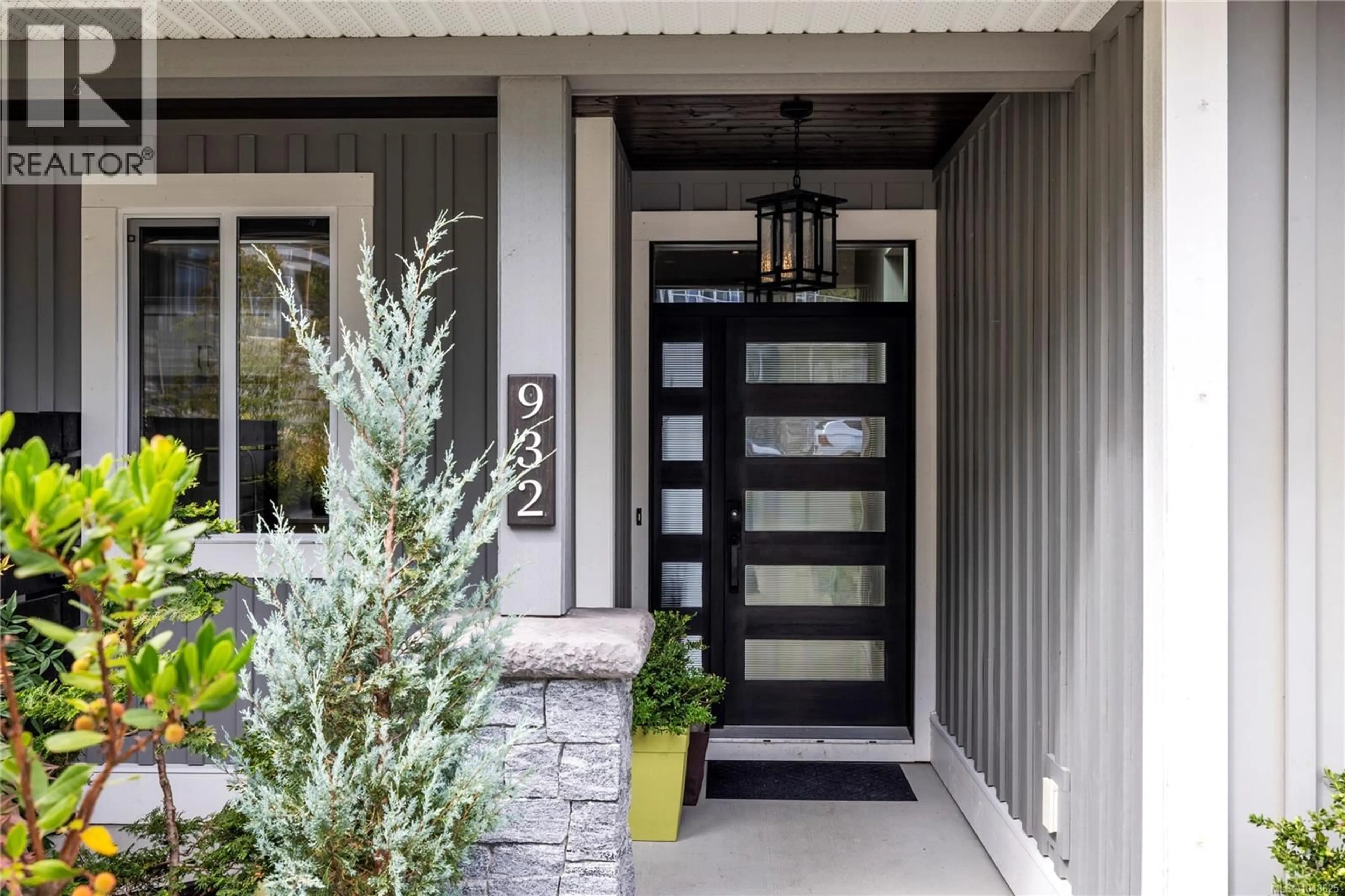 Indoor entryway for 932 HANINGTON ROAD, Ladysmith British Columbia V9G0A4
