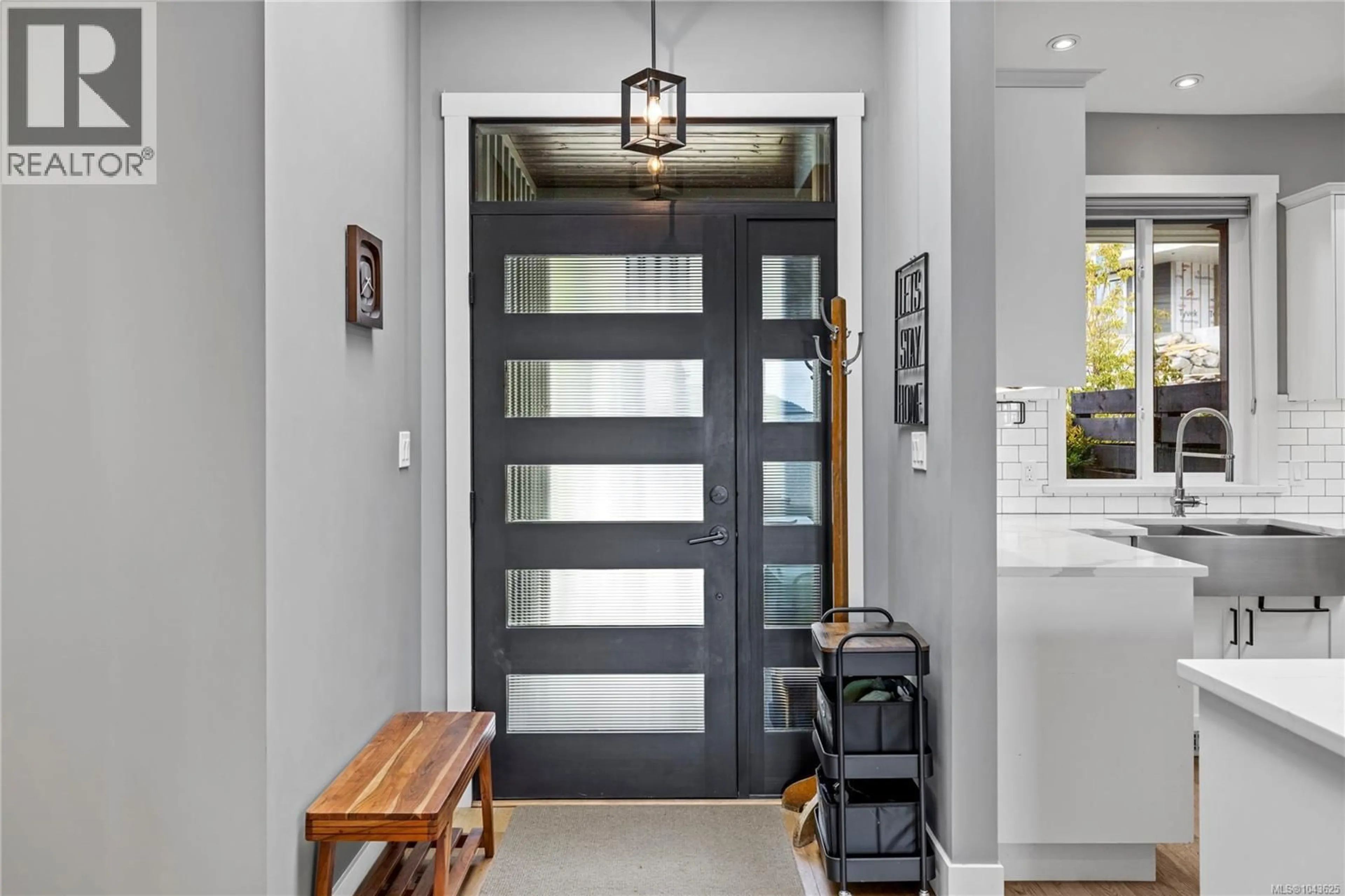 Indoor entryway for 932 HANINGTON ROAD, Ladysmith British Columbia V9G0A4