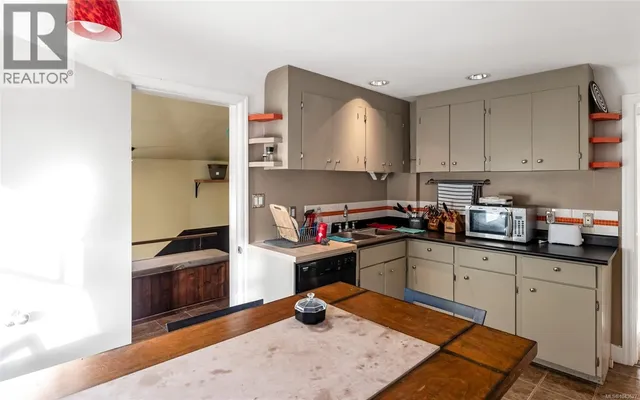 3026 DONALD STREET, Saanich 5