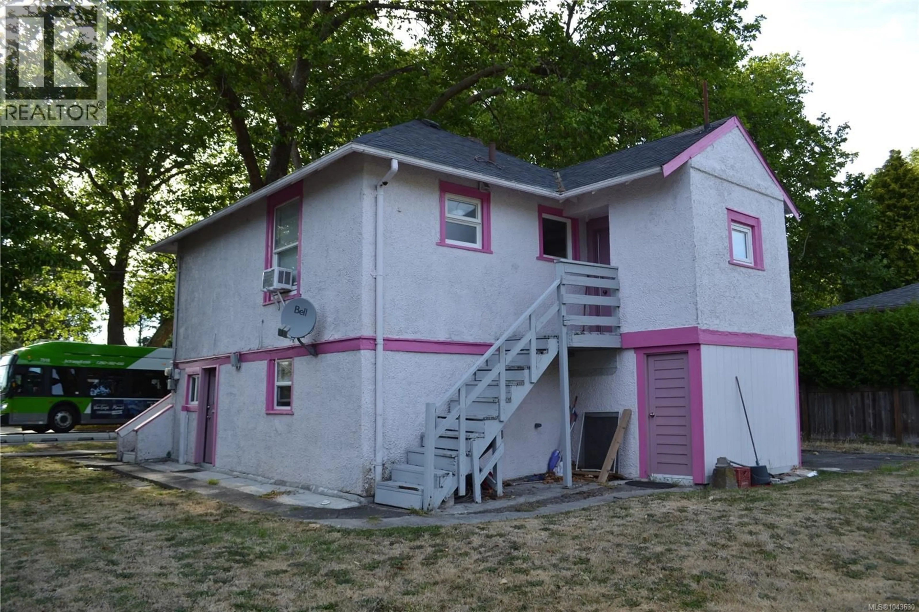 Home with vinyl exterior material, building for 2857 SHELBOURNE STREET, Victoria British Columbia V8N6K4