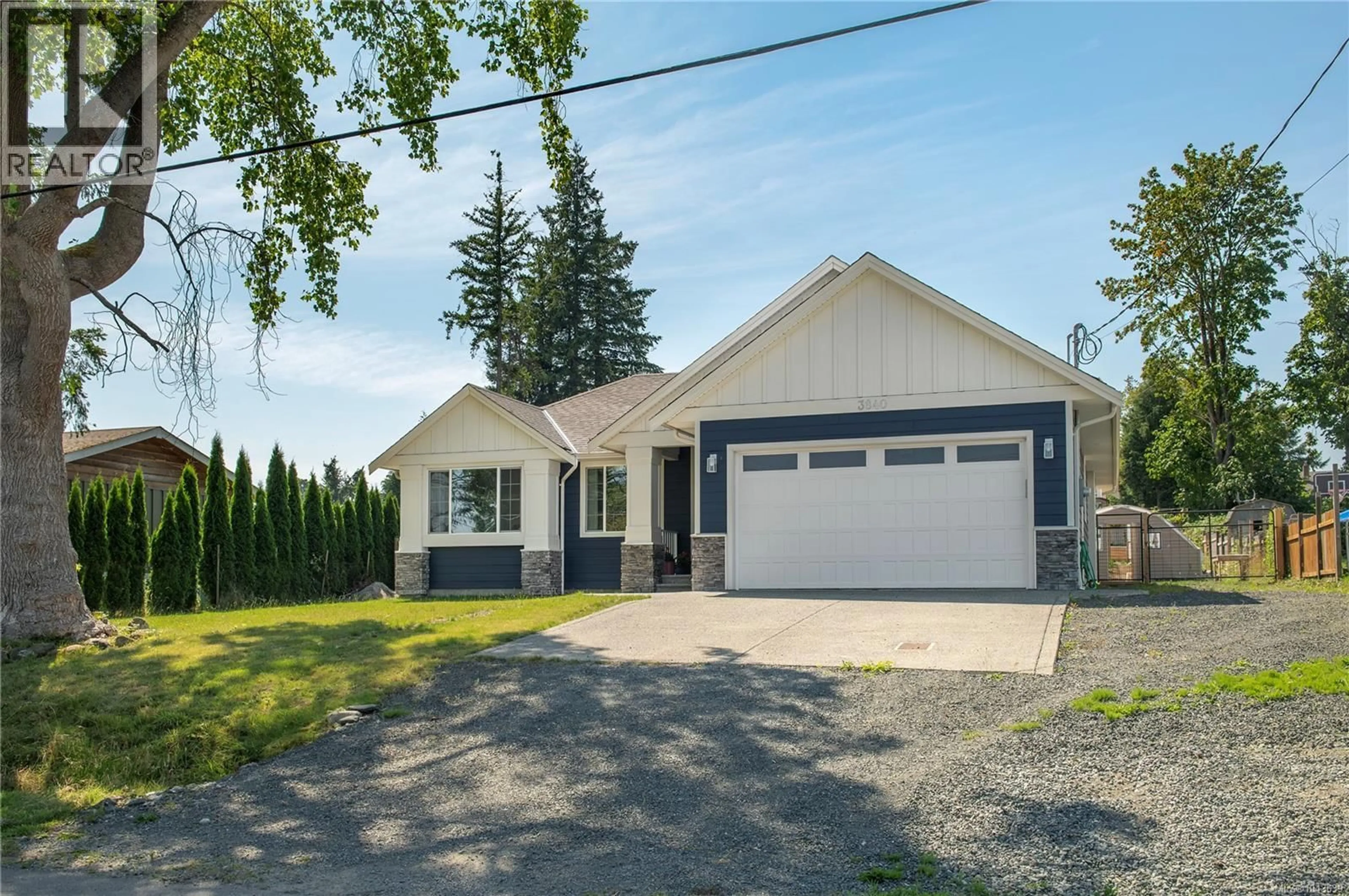 Home with vinyl exterior material, street for 3840 DISCOVERY DRIVE, Campbell River British Columbia V9W4X4
