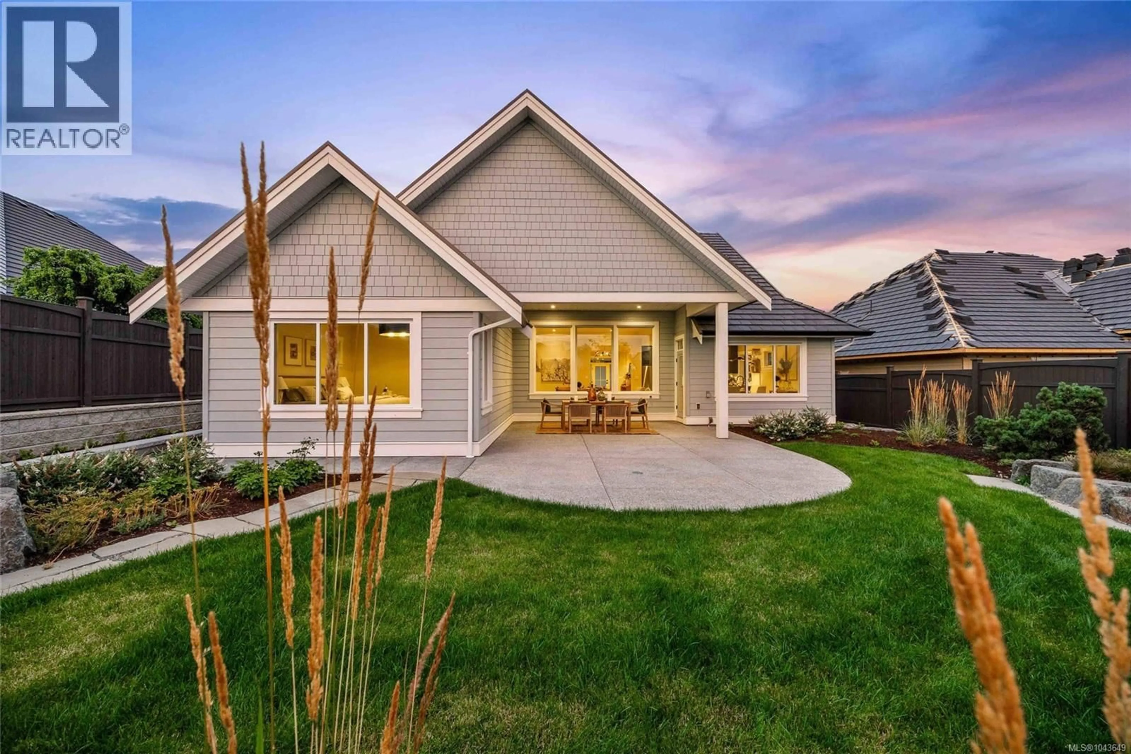 Home with vinyl exterior material, street for 3234 WINCHESTER AVENUE, Courtenay British Columbia V9N9X4
