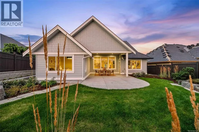3234 WINCHESTER AVENUE, Courtenay 3