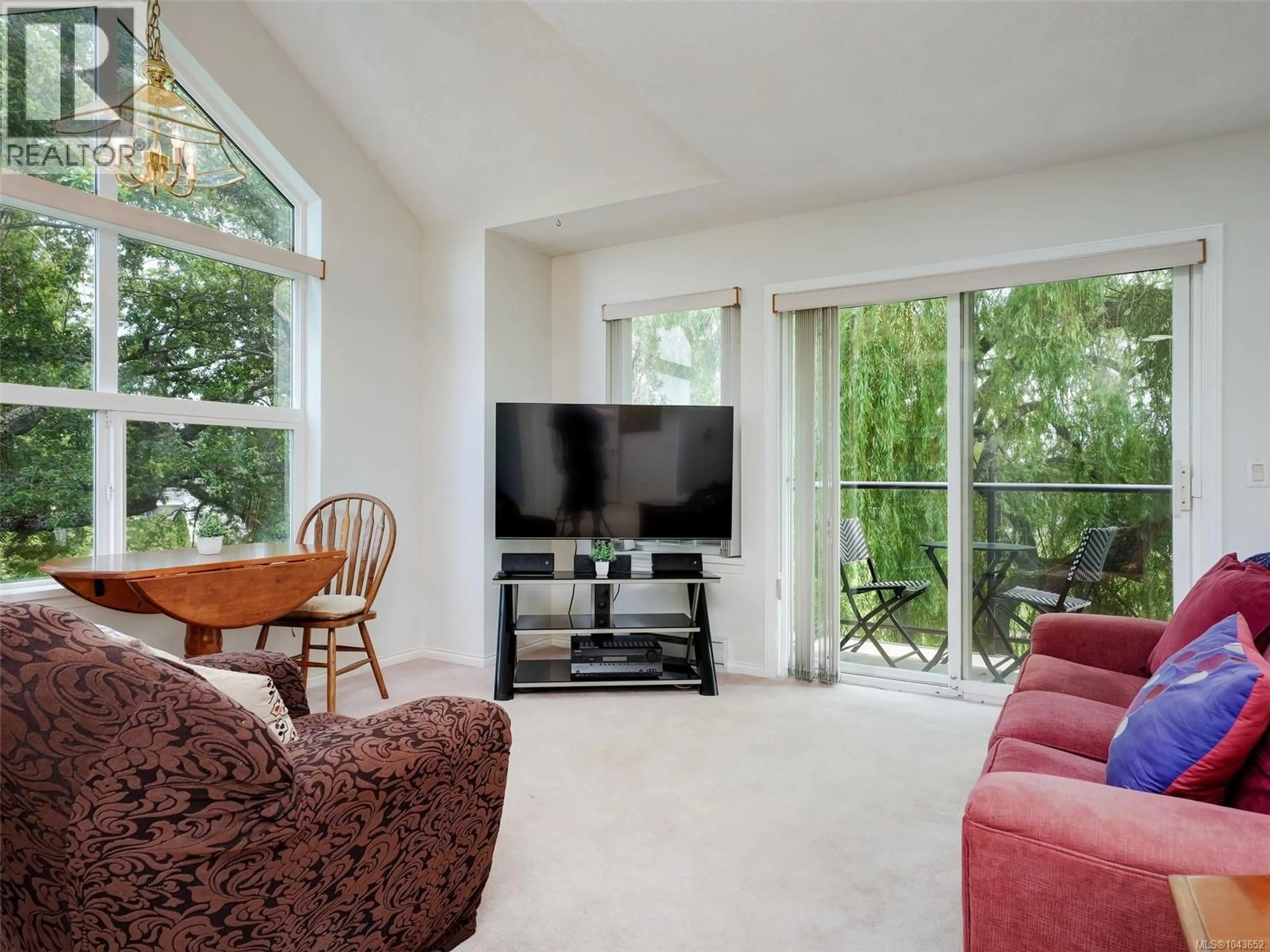Living room with furniture, unknown for 304 - 1485 GARNET ROAD, Saanich British Columbia V8P5T5