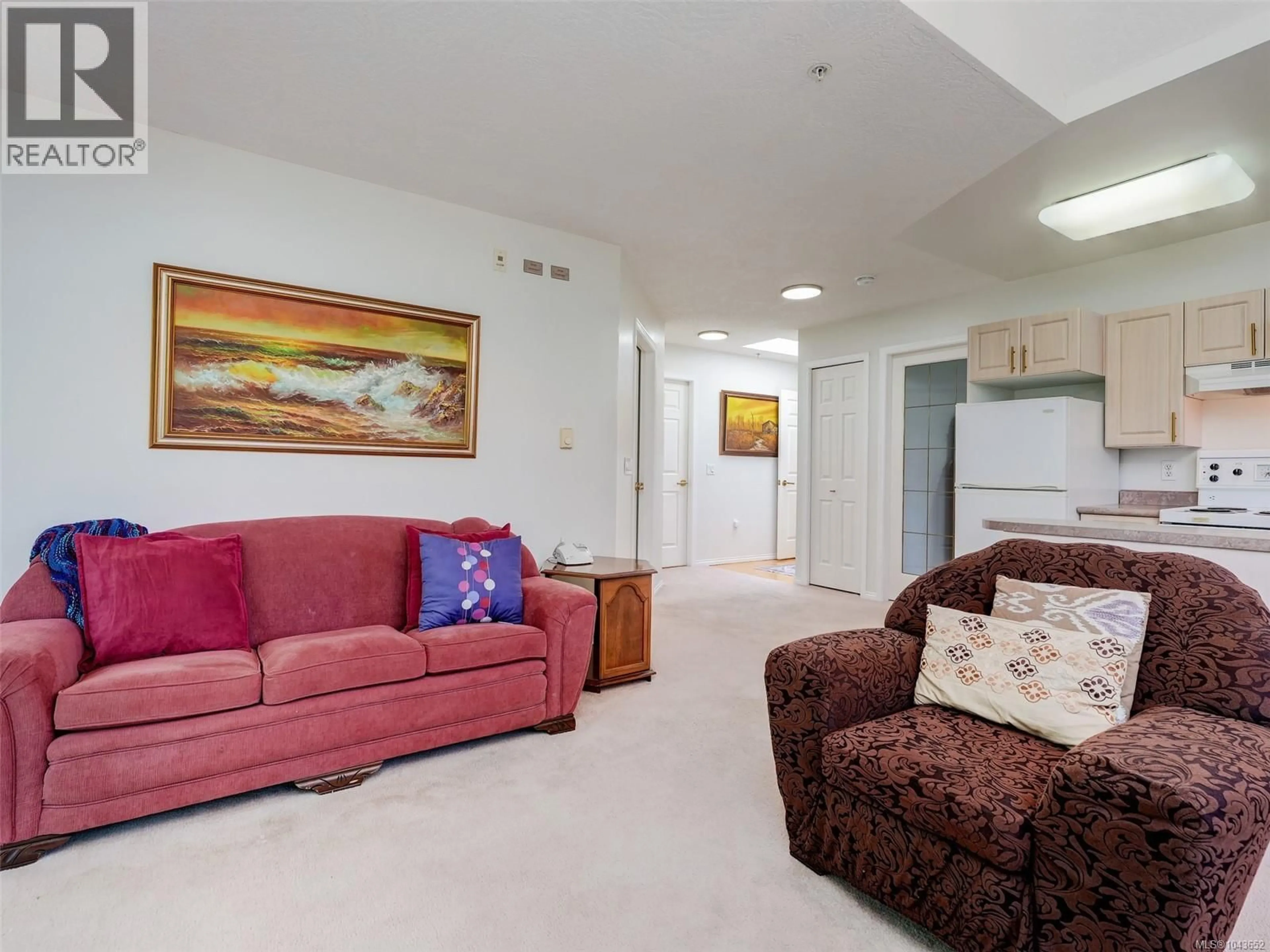 Living room with furniture, carpet floor for 304 - 1485 GARNET ROAD, Saanich British Columbia V8P5T5