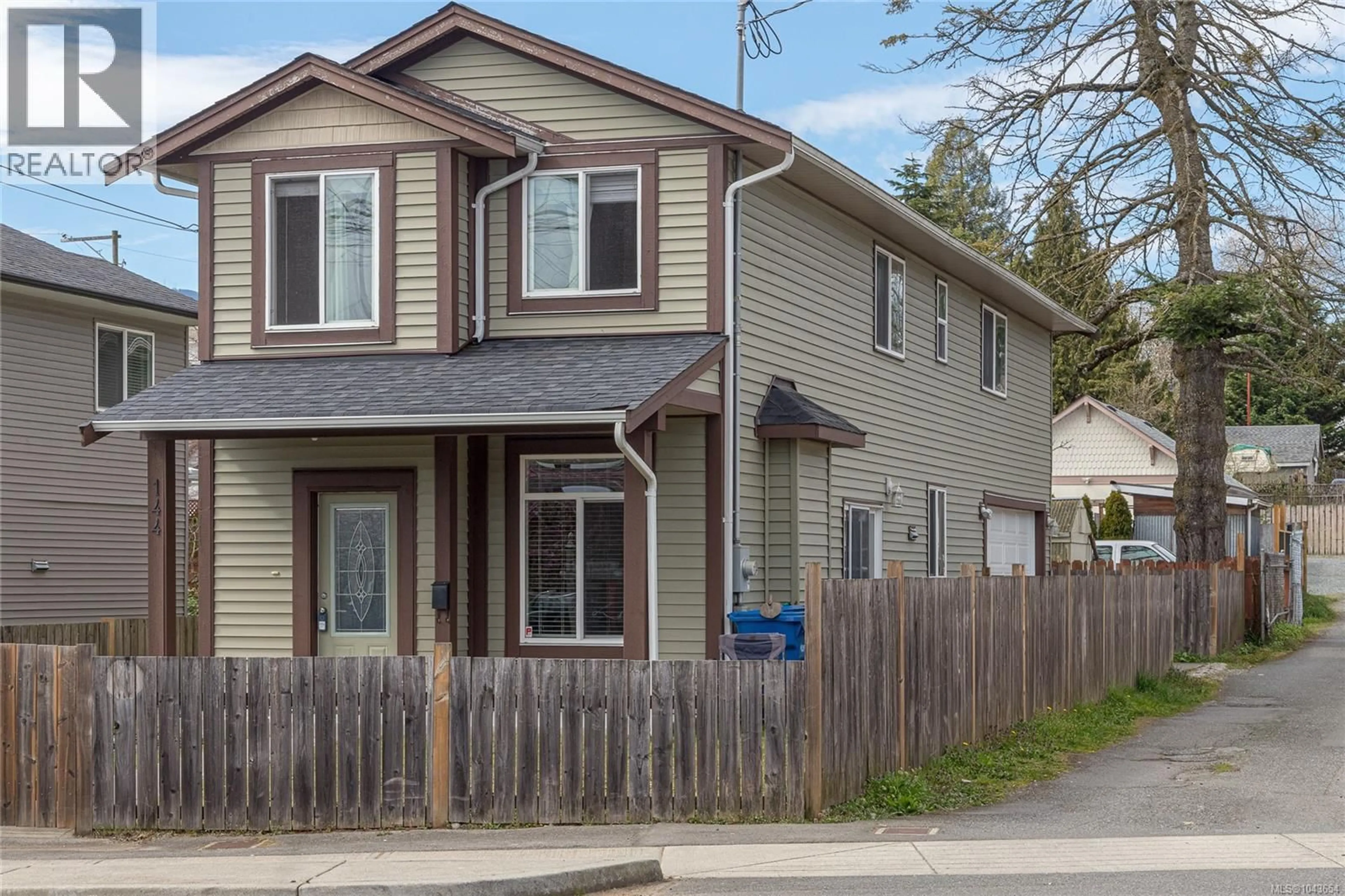 Home with vinyl exterior material, street for 144 VICTORIA ROAD, Nanaimo British Columbia V9R4P5