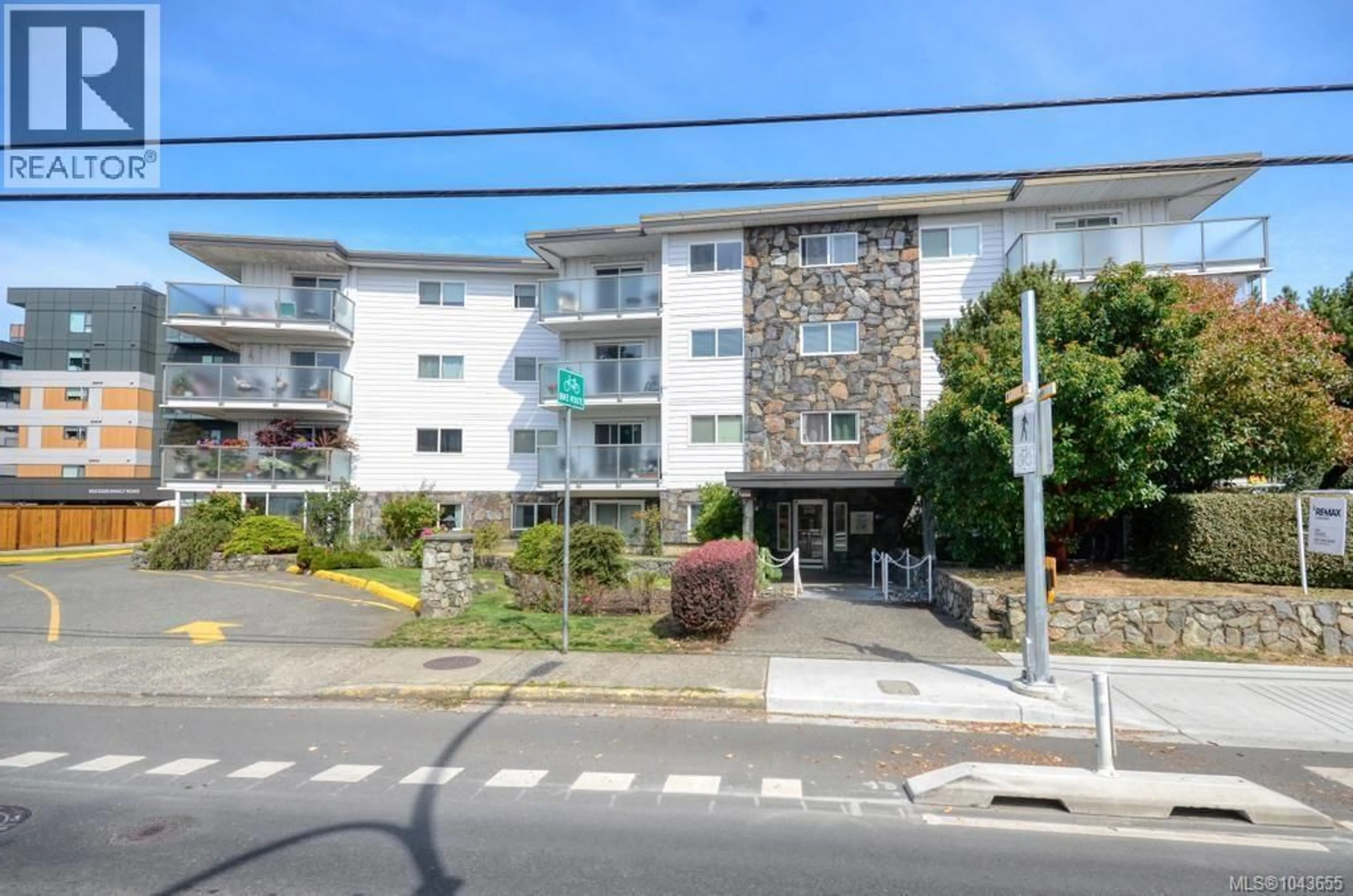 A pic from outside/outdoor area/front of a property/back of a property/a pic from drone, street for 312 - 848 ESQUIMALT ROAD, Esquimalt British Columbia V9A6W9