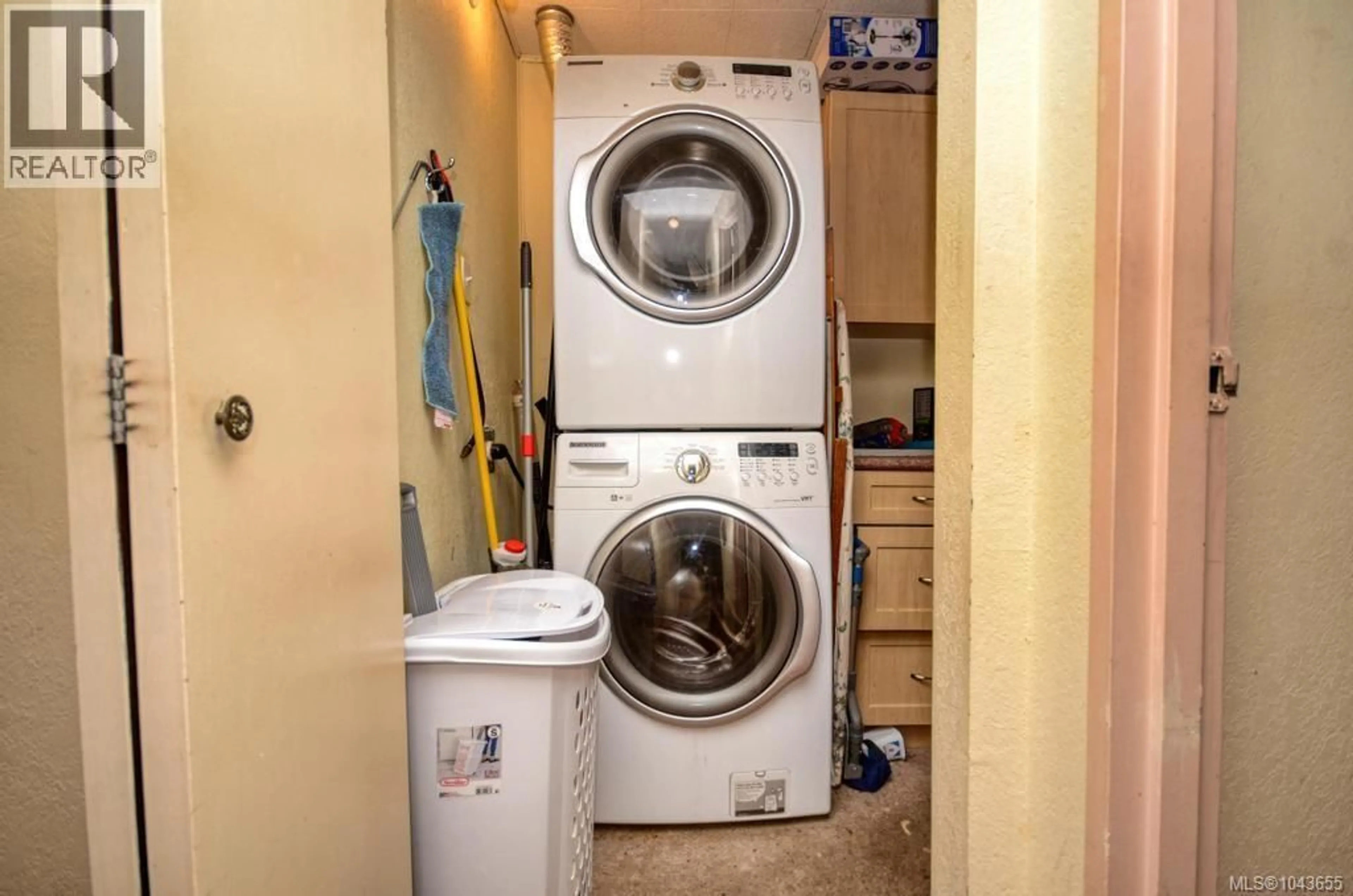 Laundry room for 312 - 848 ESQUIMALT ROAD, Esquimalt British Columbia V9A6W9