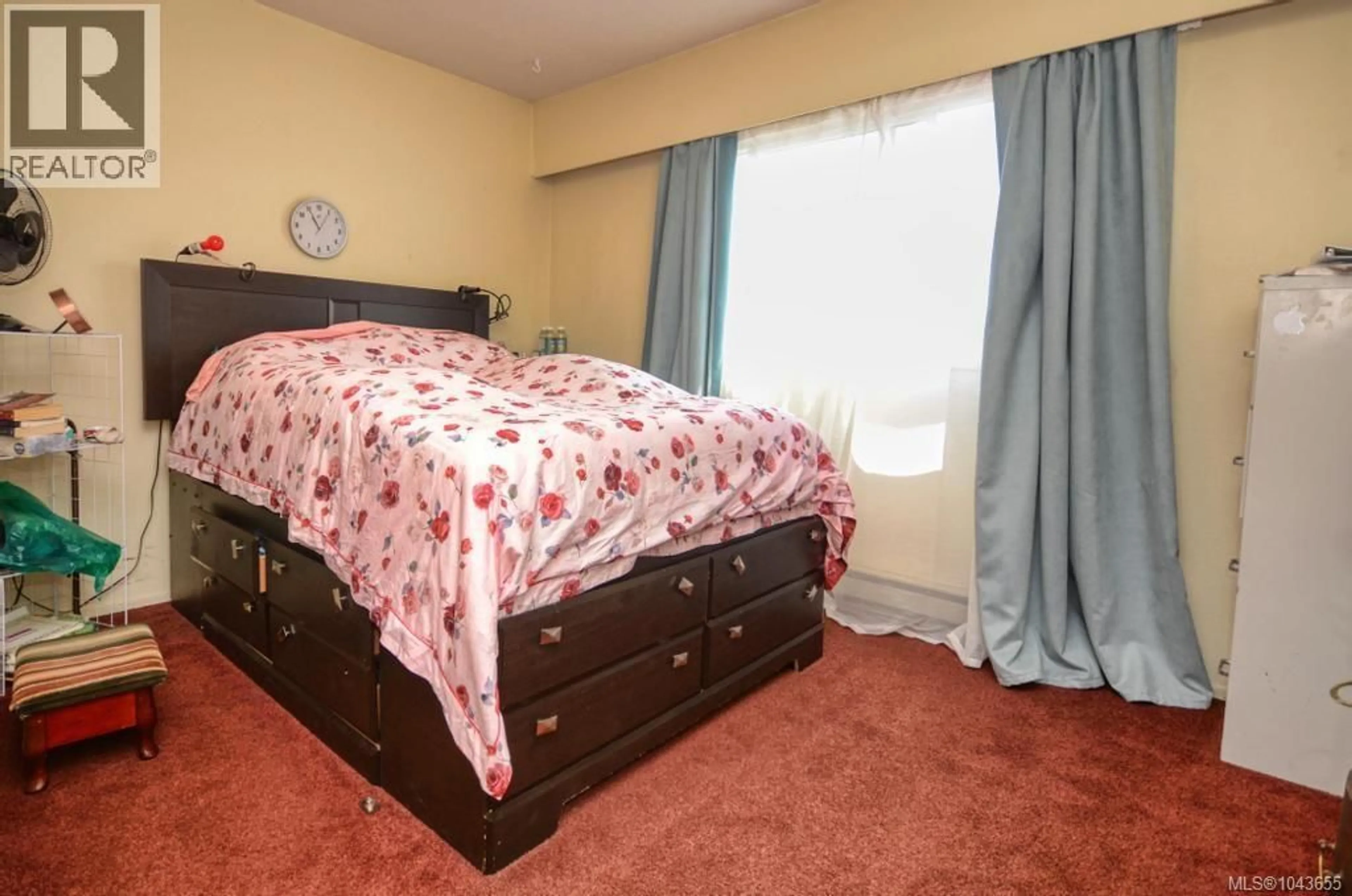 Bedroom with bed, carpet floor for 312 - 848 ESQUIMALT ROAD, Esquimalt British Columbia V9A6W9