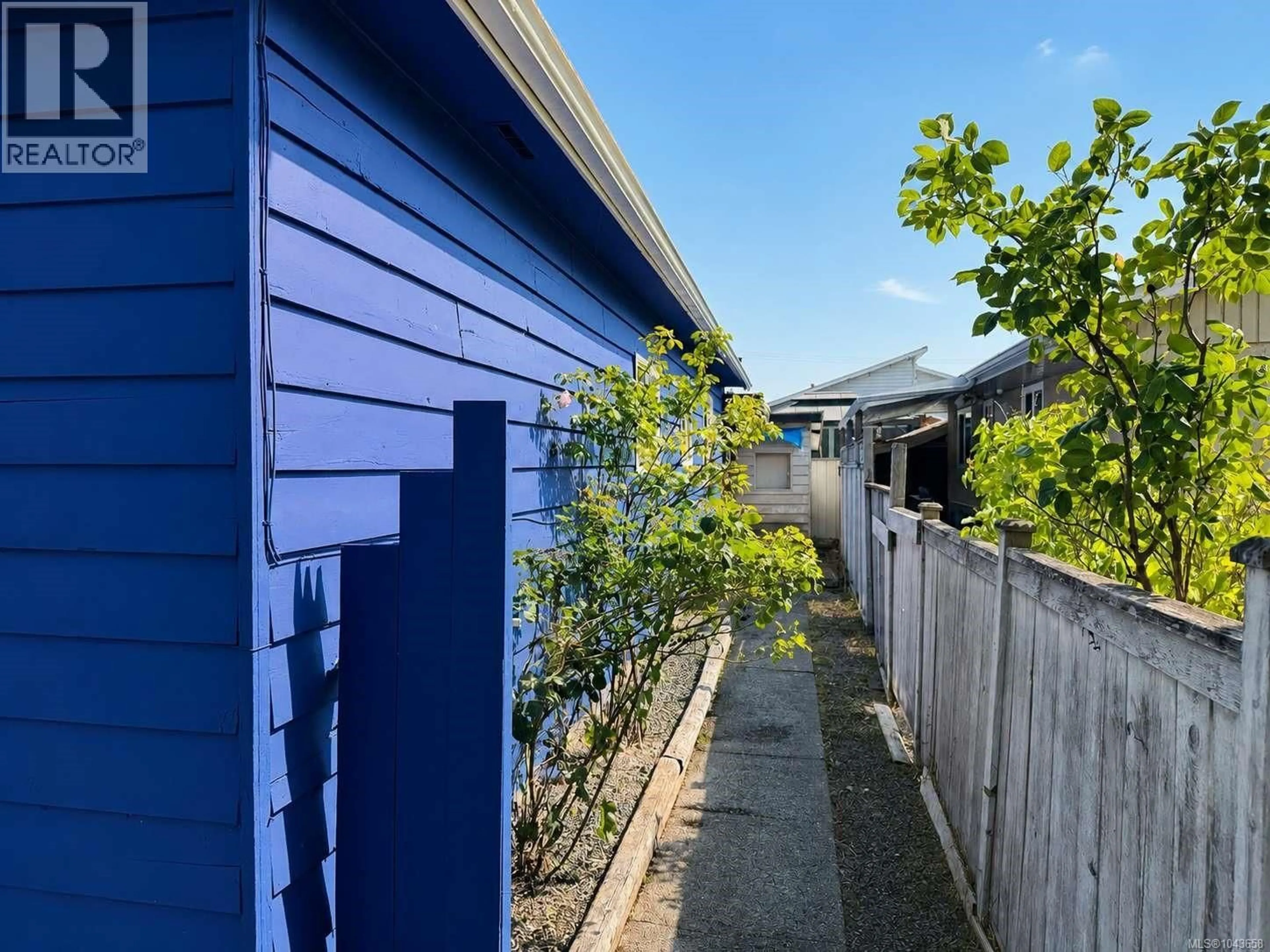 A pic from outside/outdoor area/front of a property/back of a property/a pic from drone, street for 4586 BEALE STREET, Port Alberni British Columbia V6T1P5