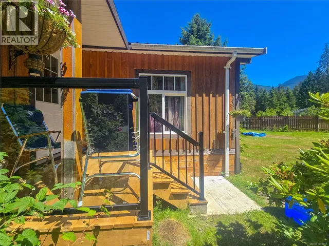 754 SAYWARD ROAD, Sayward 2