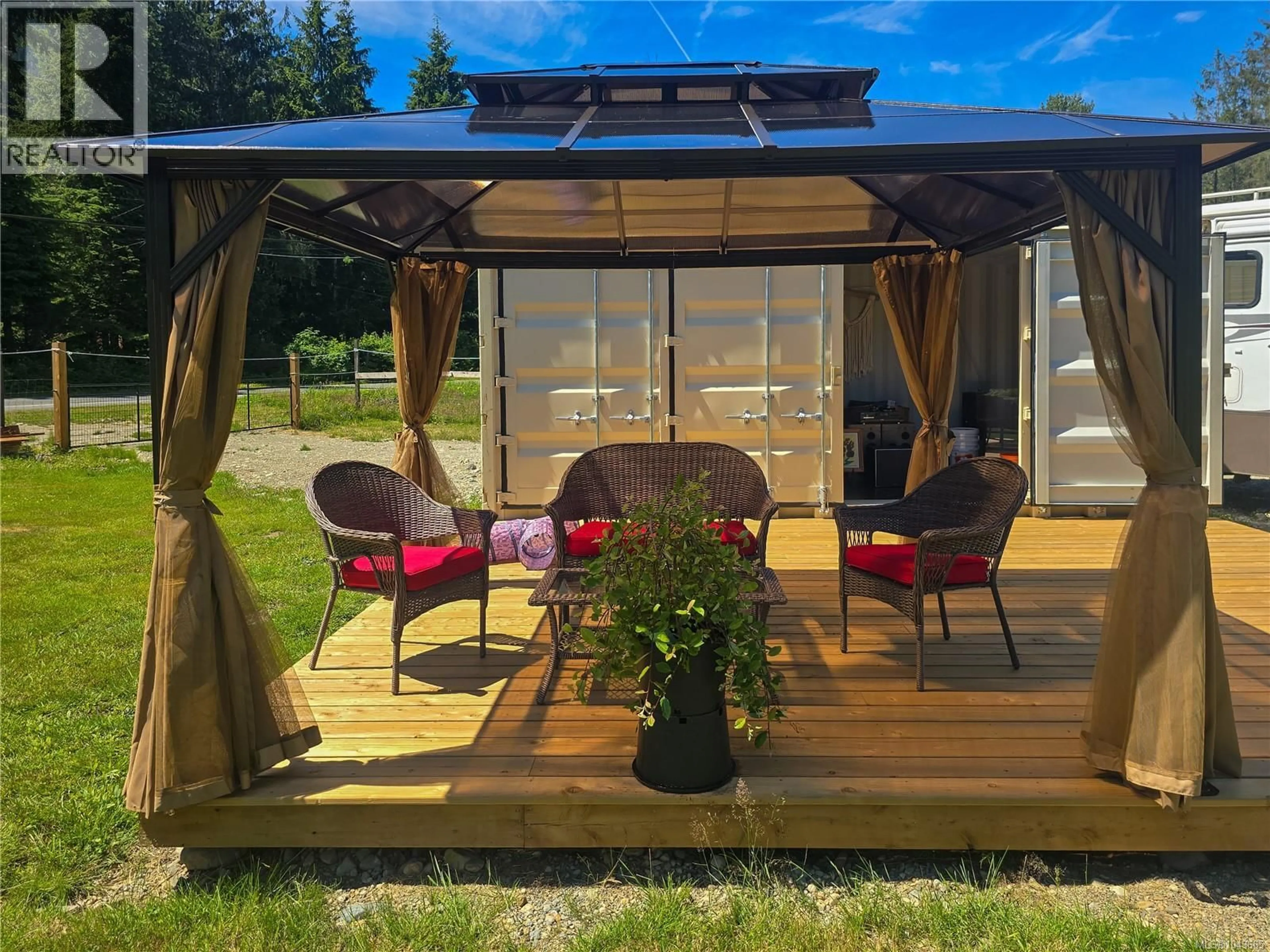 Patio, unknown for 754 SAYWARD ROAD, Sayward British Columbia V0P1R0