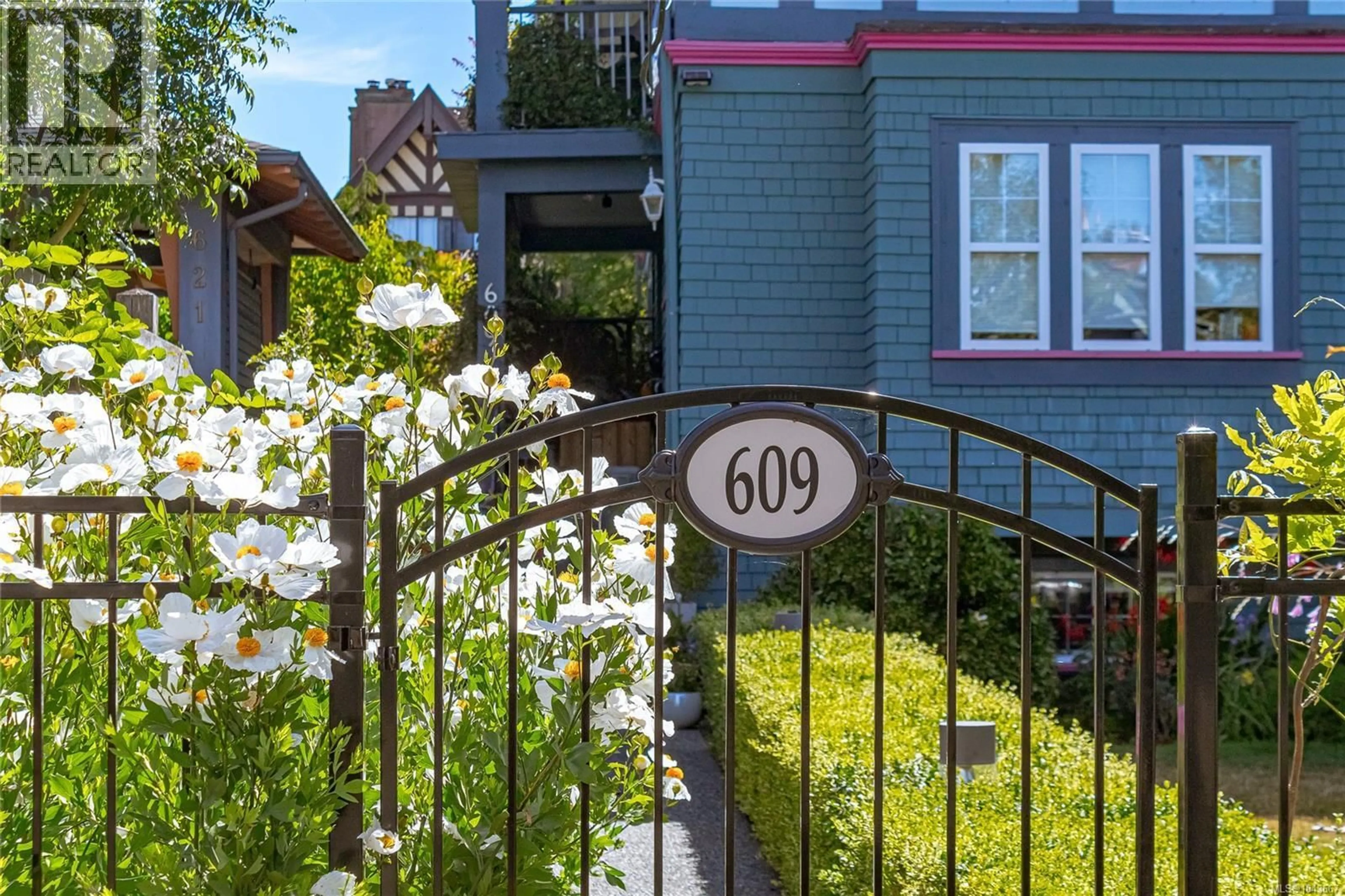 Patio, street for A - 609 SU'IT STREET, Victoria British Columbia V8V4C5