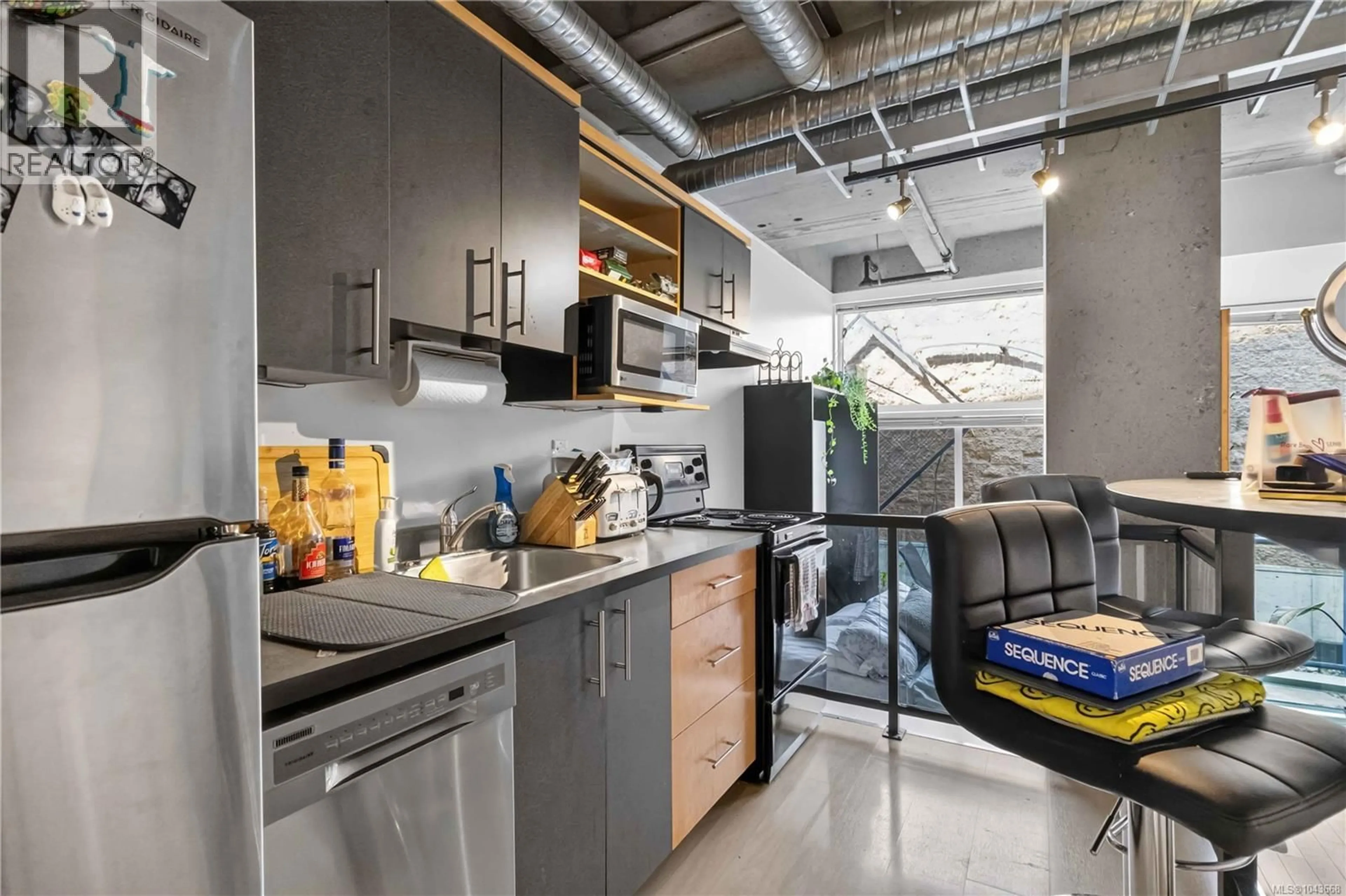 Unknown for 213 - 1061 FORT STREET, Victoria British Columbia V8V5A1
