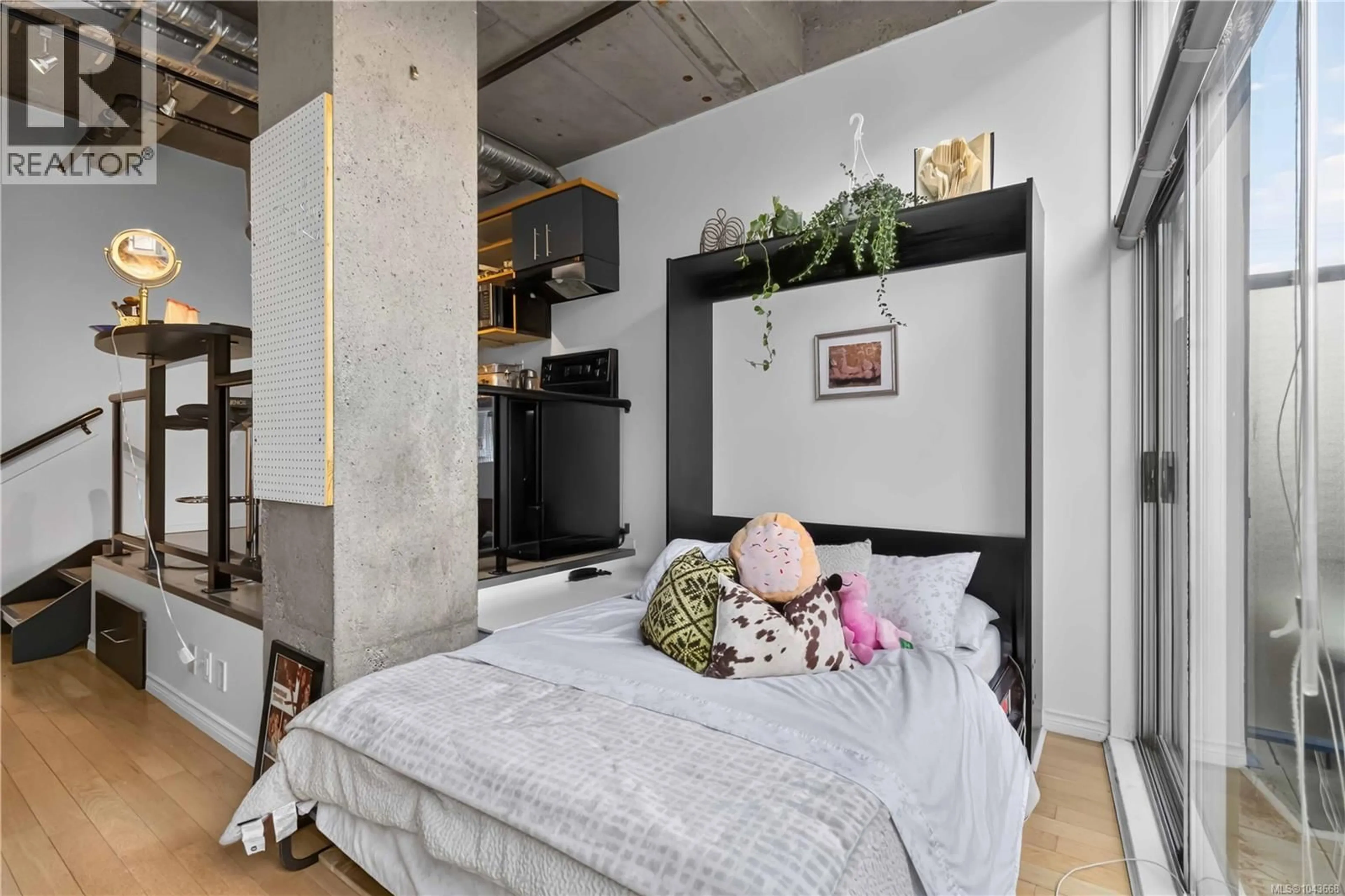 Bedroom with bed, cement floor for 213 - 1061 FORT STREET, Victoria British Columbia V8V5A1