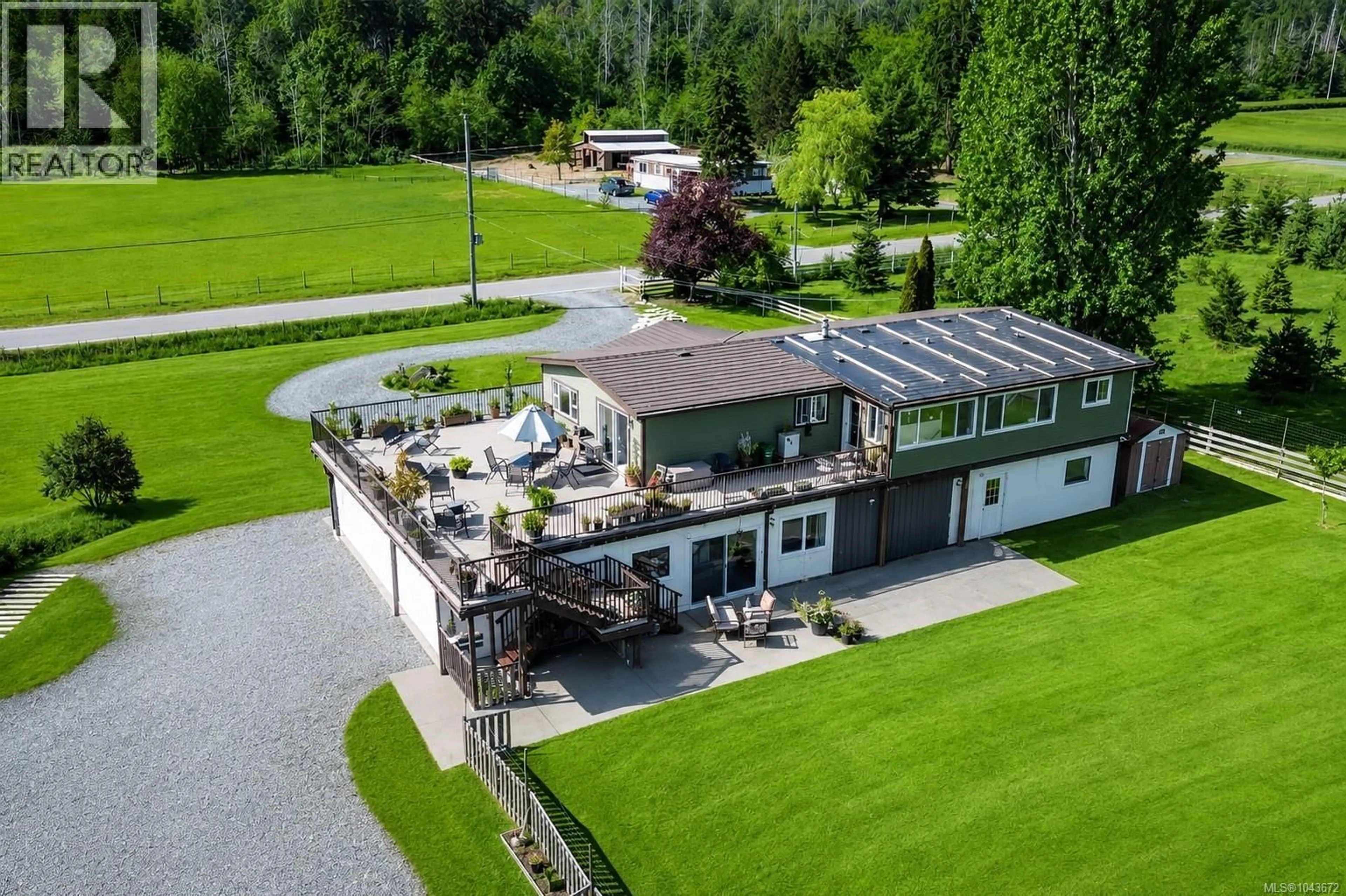 A pic from outside/outdoor area/front of a property/back of a property/a pic from drone, building for 1777 CECIL STREET, Crofton British Columbia V0R1R0