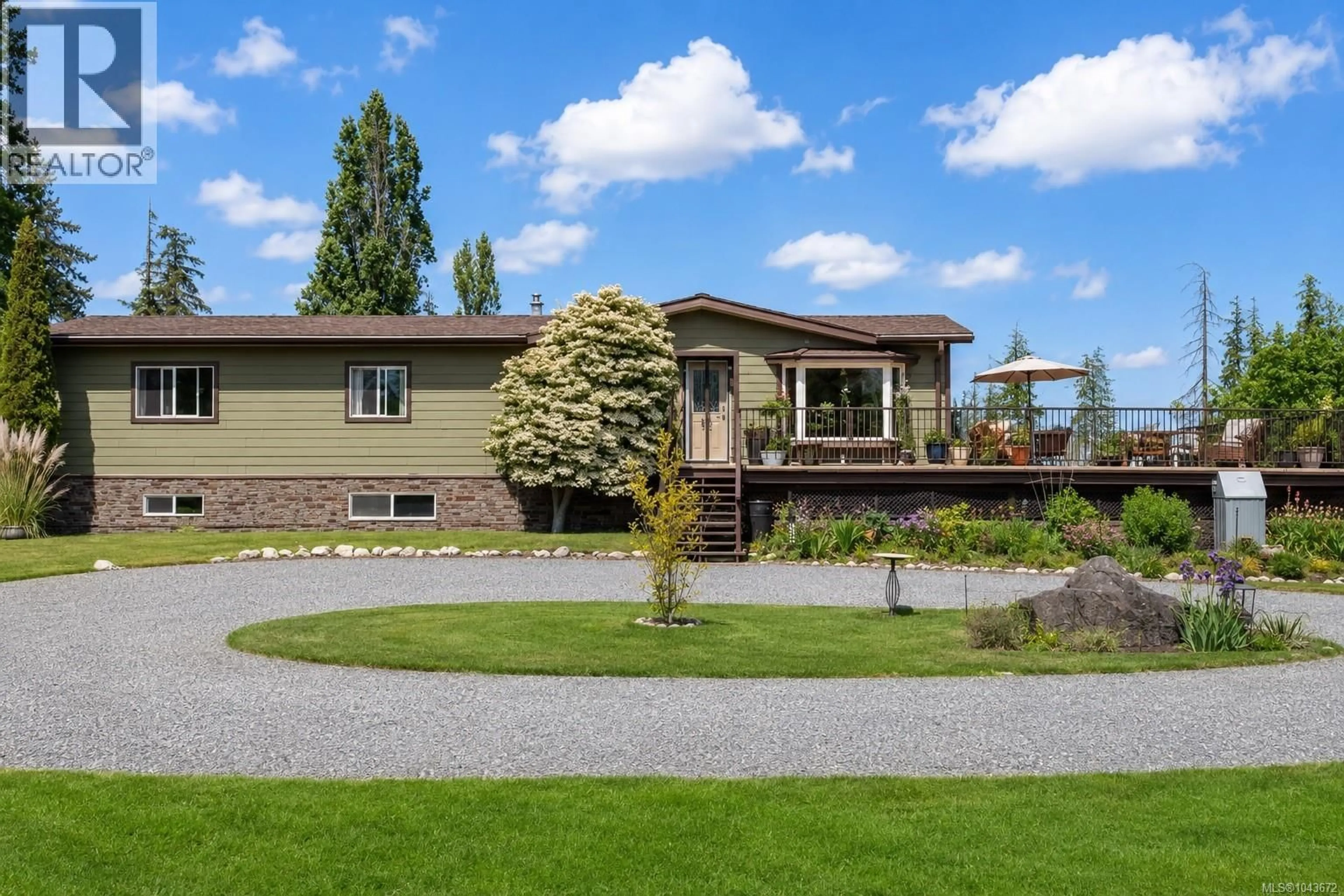 Home with vinyl exterior material, unknown for 1777 CECIL STREET, Crofton British Columbia V0R1R0