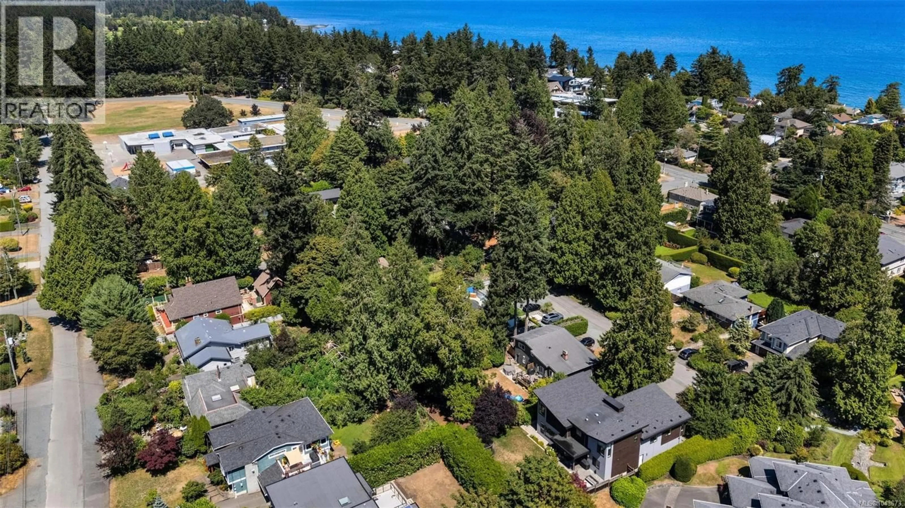 A pic from outside/outdoor area/front of a property/back of a property/a pic from drone, unknown for 5186 SAPPHIRE ROAD, Saanich British Columbia V8Y2H7