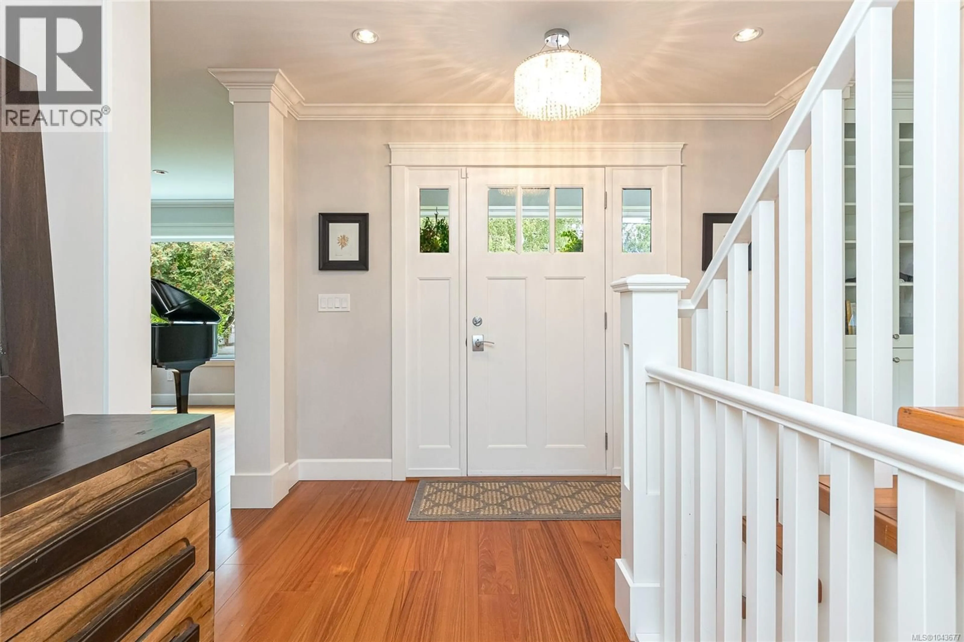 Indoor entryway for 1110 NEWPORT AVENUE, Oak Bay British Columbia V8S5E4