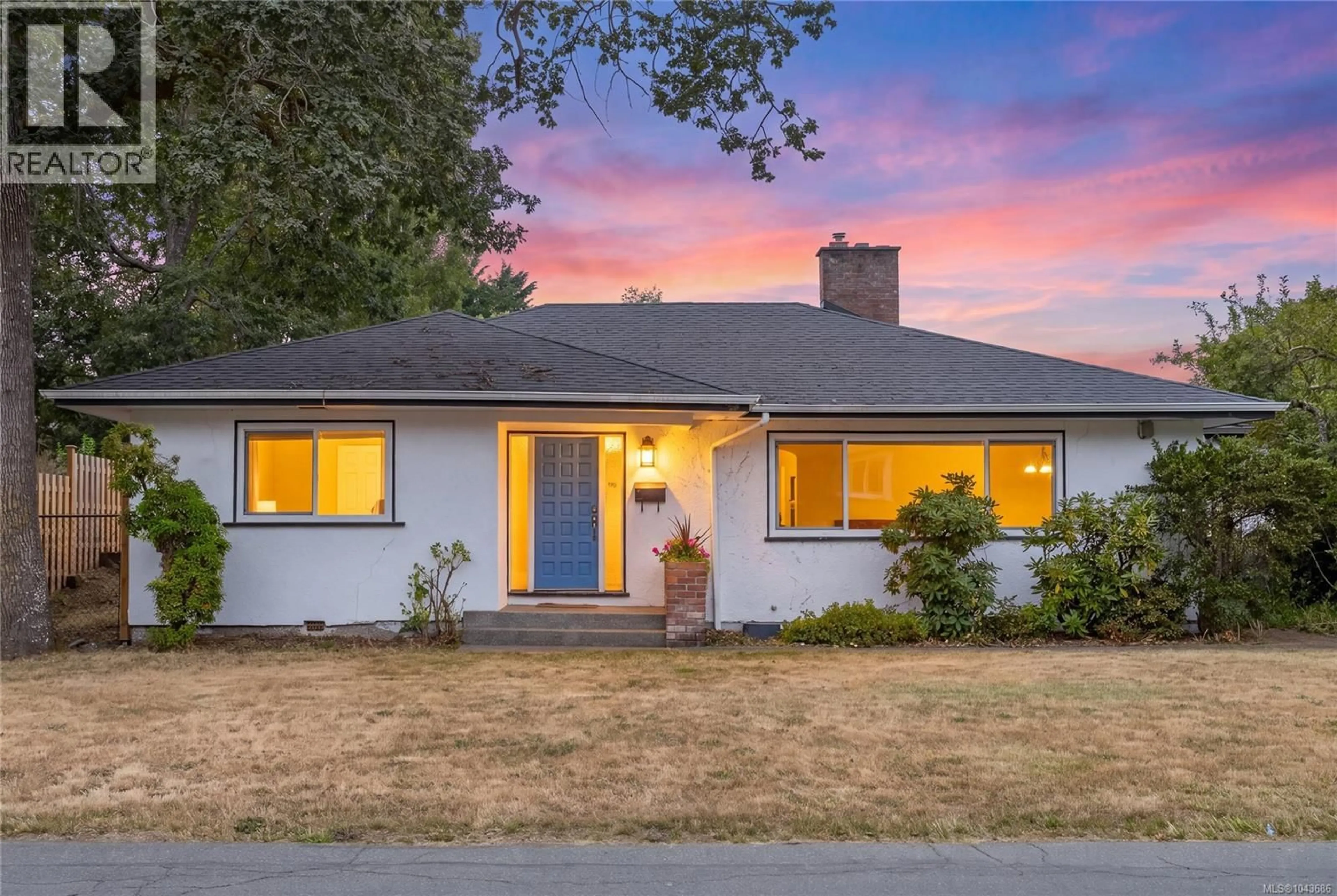 Home with vinyl exterior material, street for 3830 PALO ALTO STREET, Saanich British Columbia V8P4S3