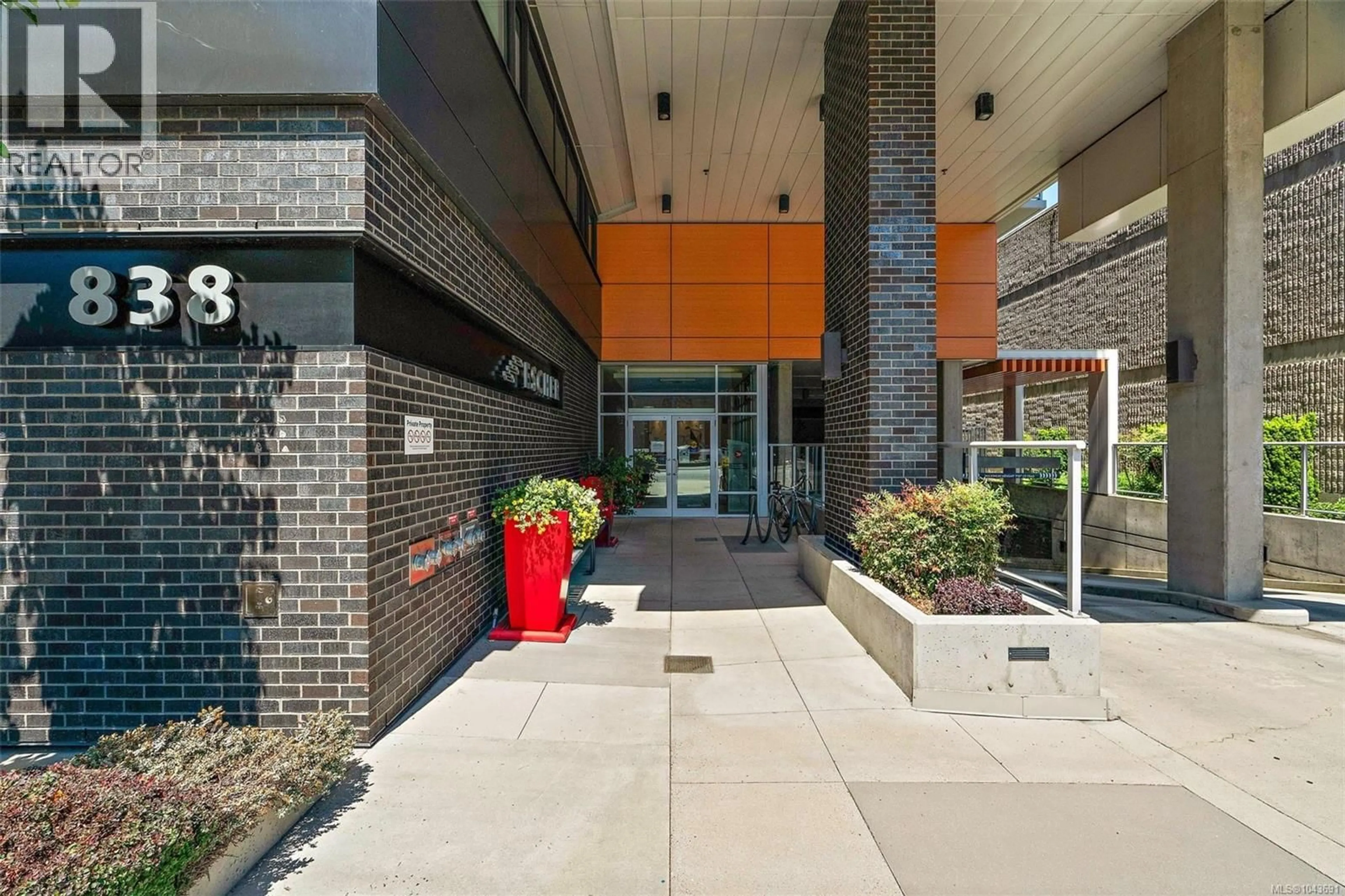 Indoor foyer for 808 - 838 BROUGHTON STREET, Victoria British Columbia V8W1E4