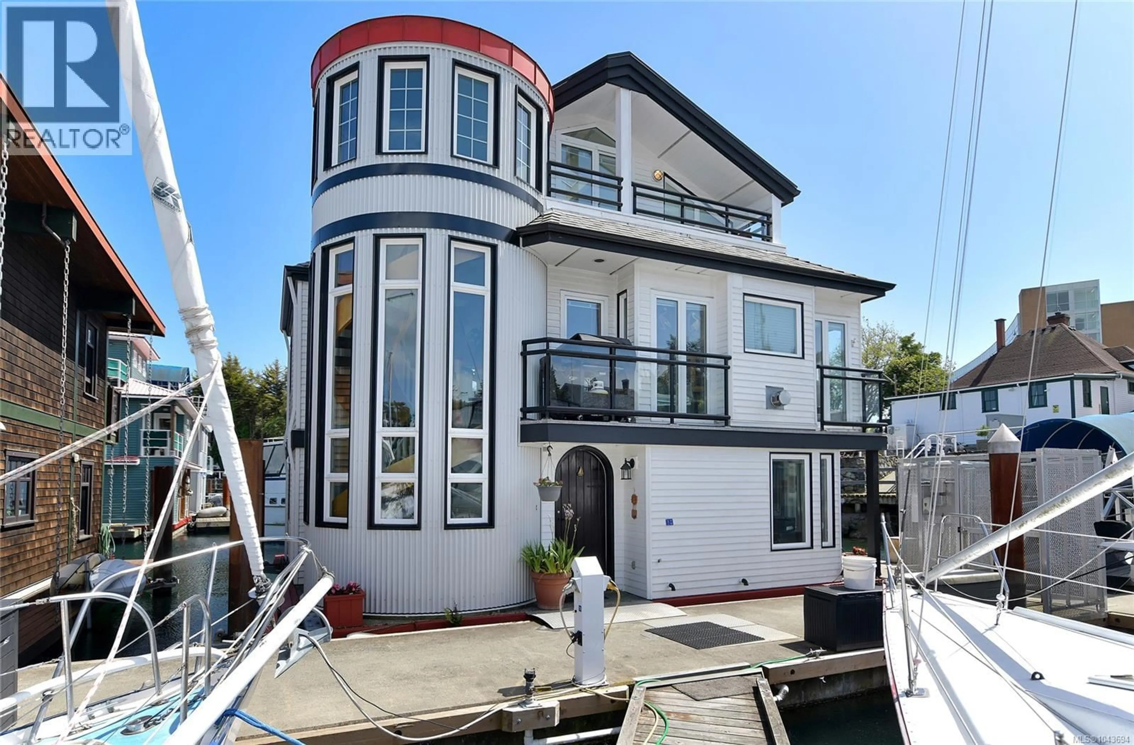 Home with vinyl exterior material, water/lake/river/ocean view for 27 - 453 HEAD STREET, Esquimalt British Columbia V9A5S1