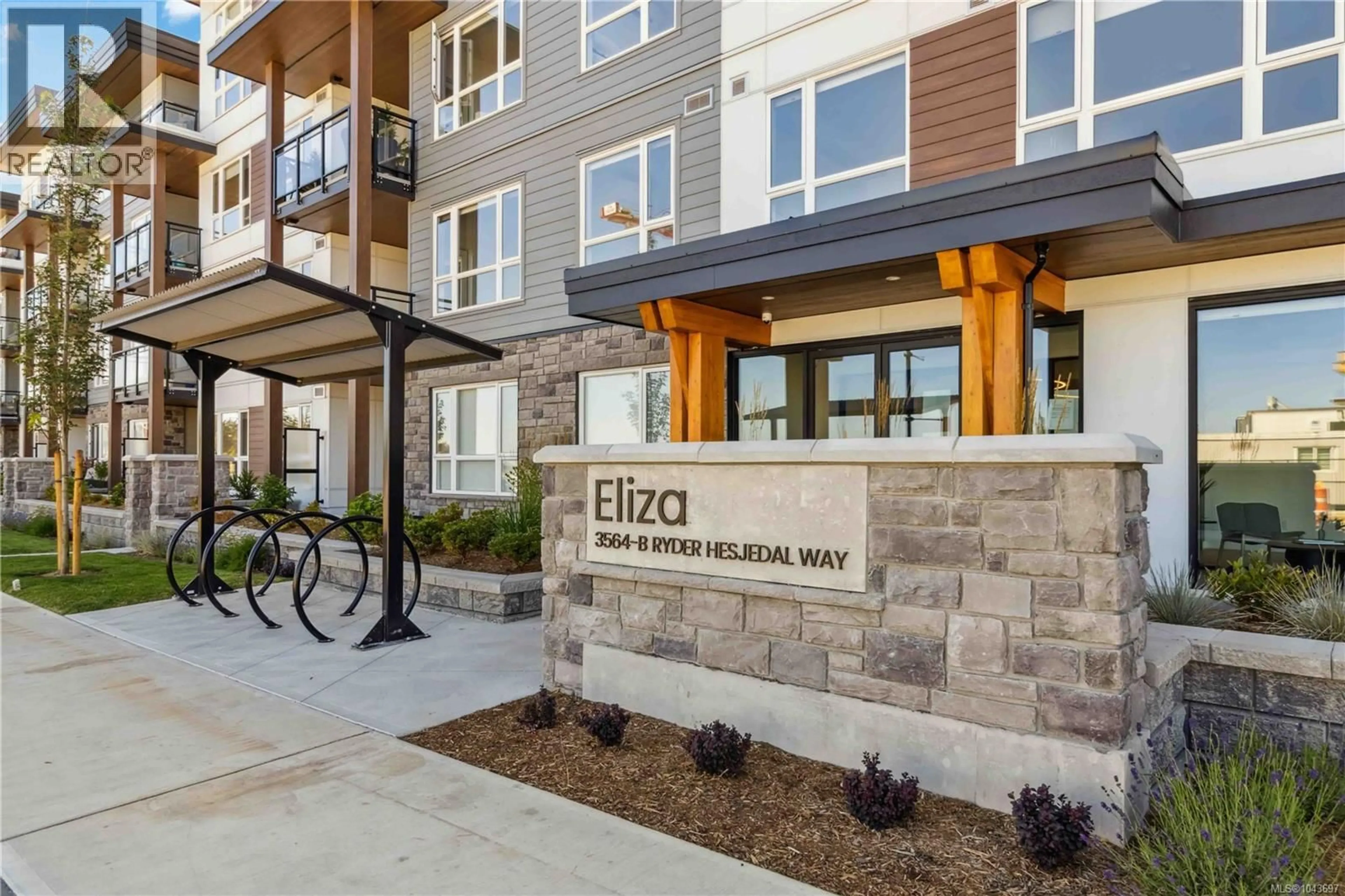 Indoor entryway for 200 - 3564B RYDER HESJEDAL WAY, Colwood British Columbia V9C0V3