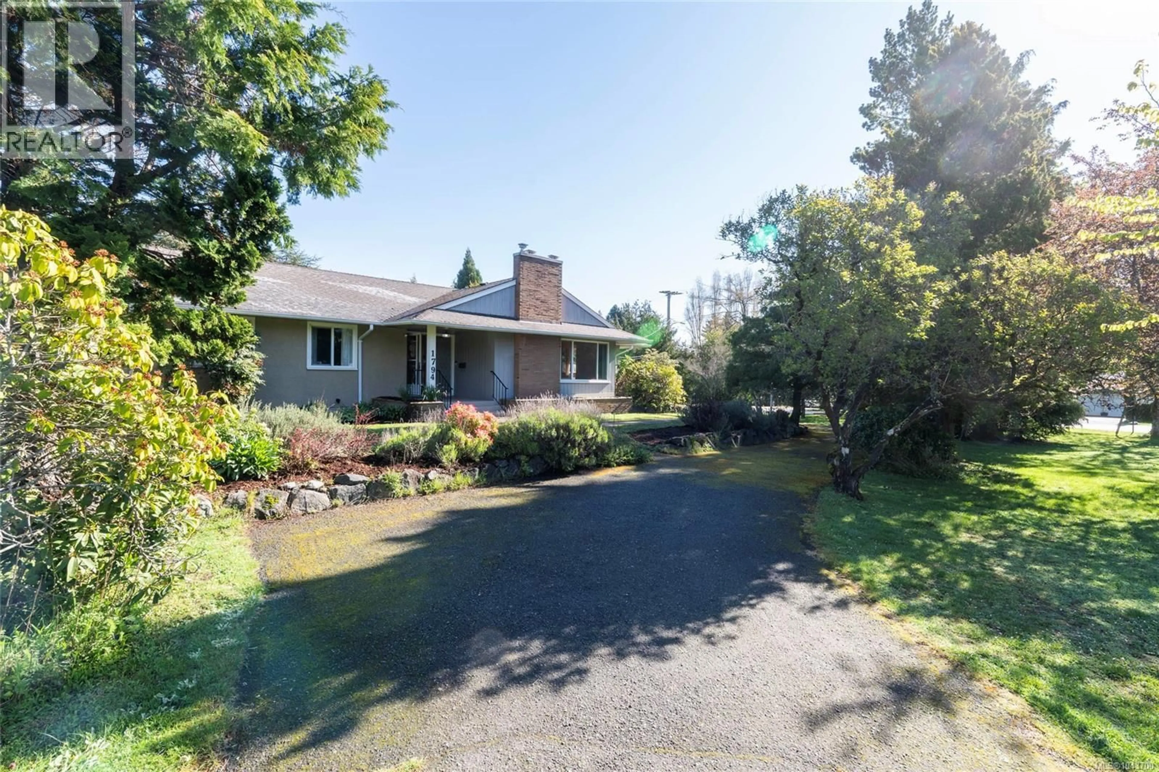 A pic from outside/outdoor area/front of a property/back of a property/a pic from drone, street for 1794 BARRIE ROAD, Saanich British Columbia V8N2W7
