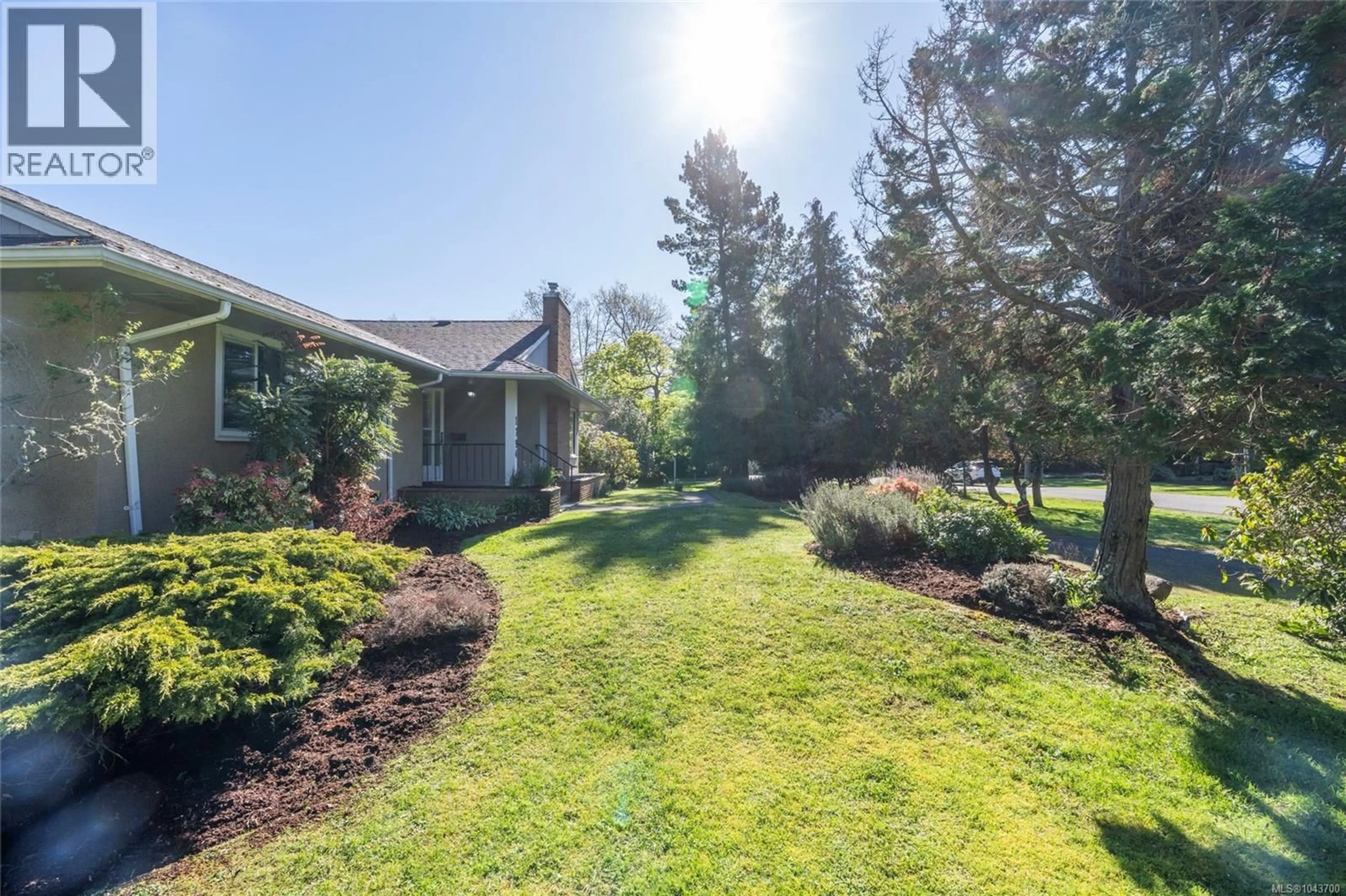 A pic from outside/outdoor area/front of a property/back of a property/a pic from drone, water/lake/river/ocean view for 1794 BARRIE ROAD, Saanich British Columbia V8N2W7