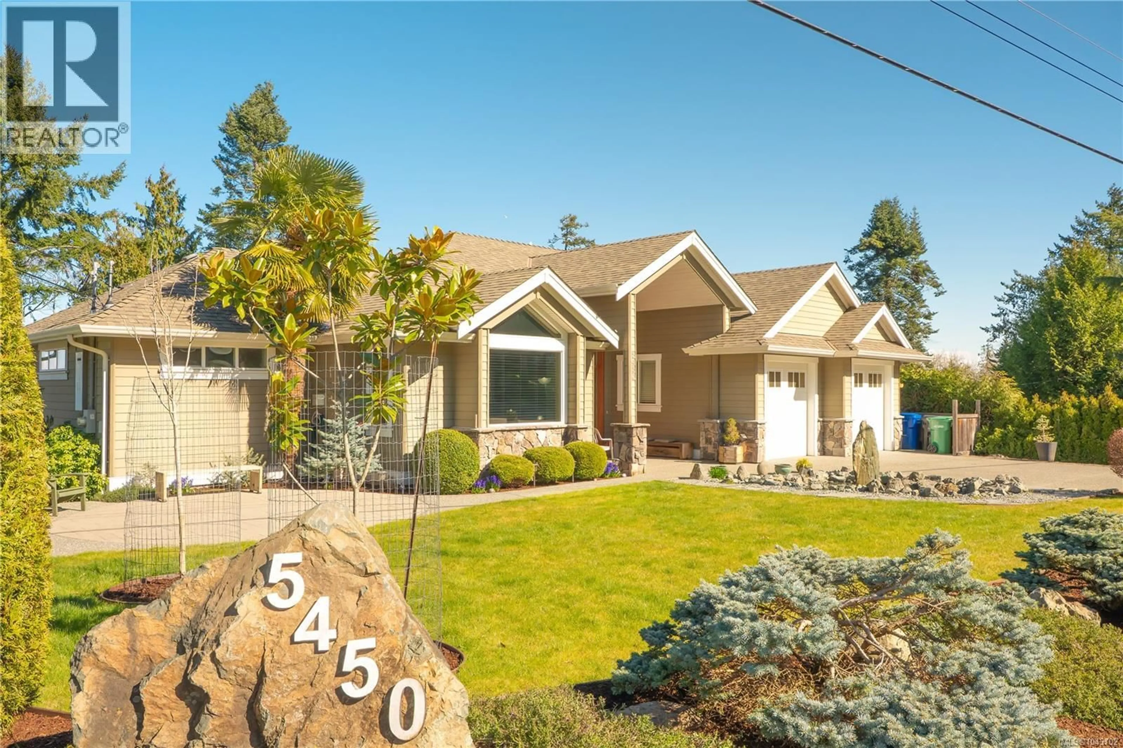 Home with vinyl exterior material, street for 5450 BAYSHORE DRIVE, Nanaimo British Columbia V9V1G9