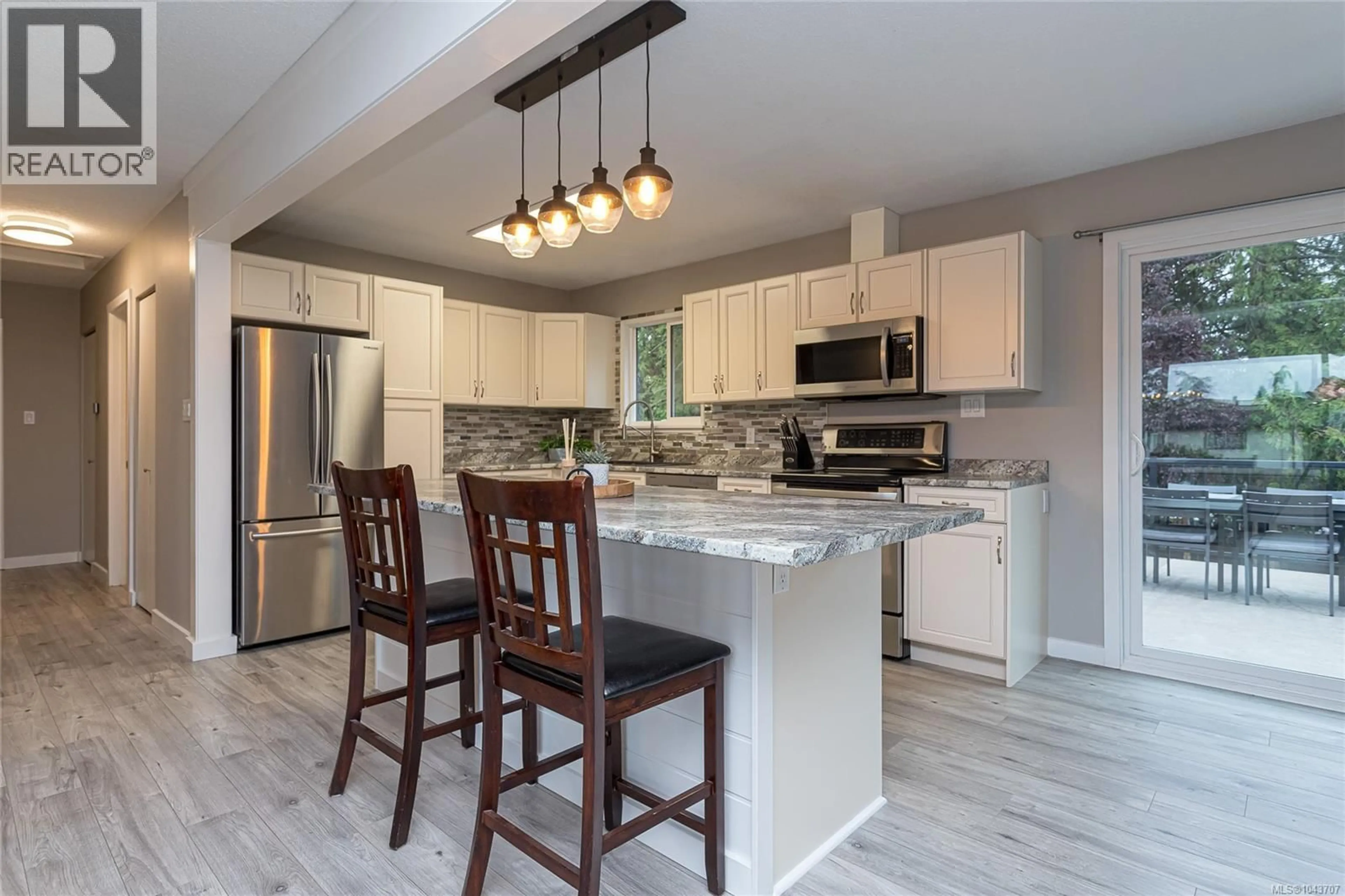 Open concept kitchen, unknown for 104 PYM STREET SOUTH, Parksville British Columbia V9P1E9
