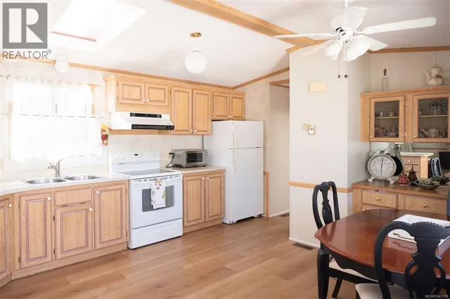 32 - 450 STANFORD AVENUE EAST, Parksville 3