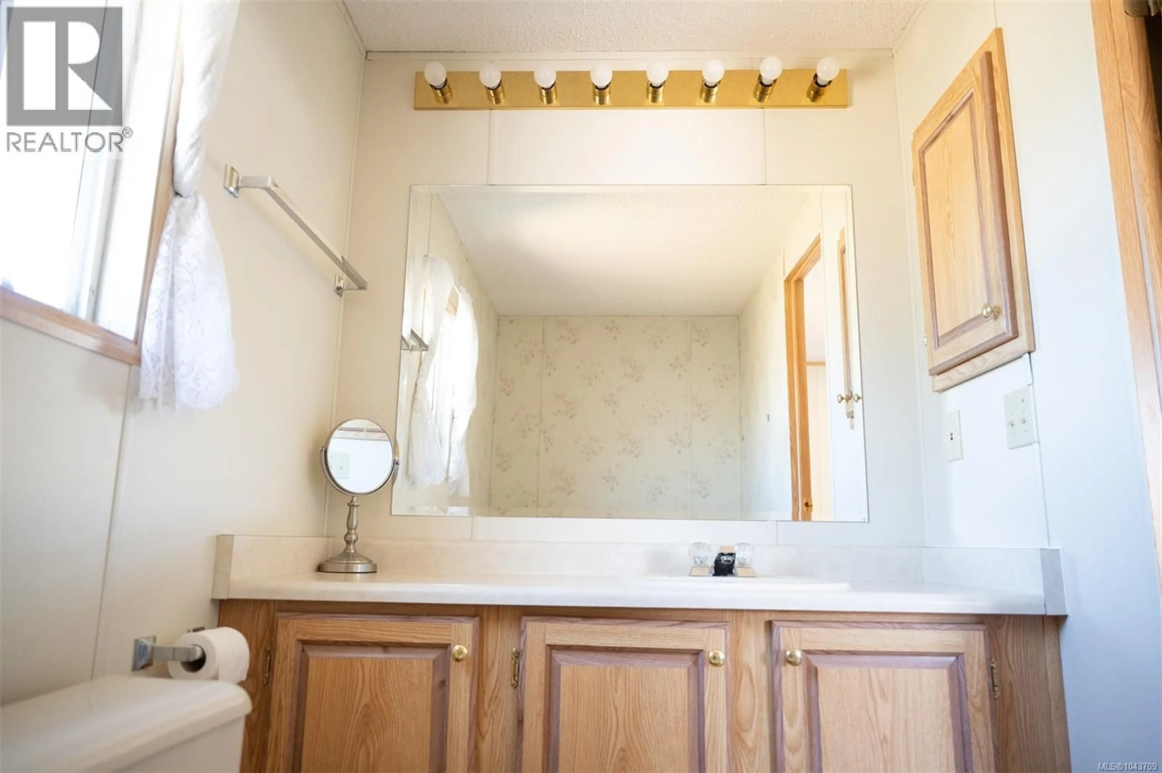 Standard bathroom, ceramic/tile floor for 32 - 450 STANFORD AVENUE EAST, Parksville British Columbia V9P1V8