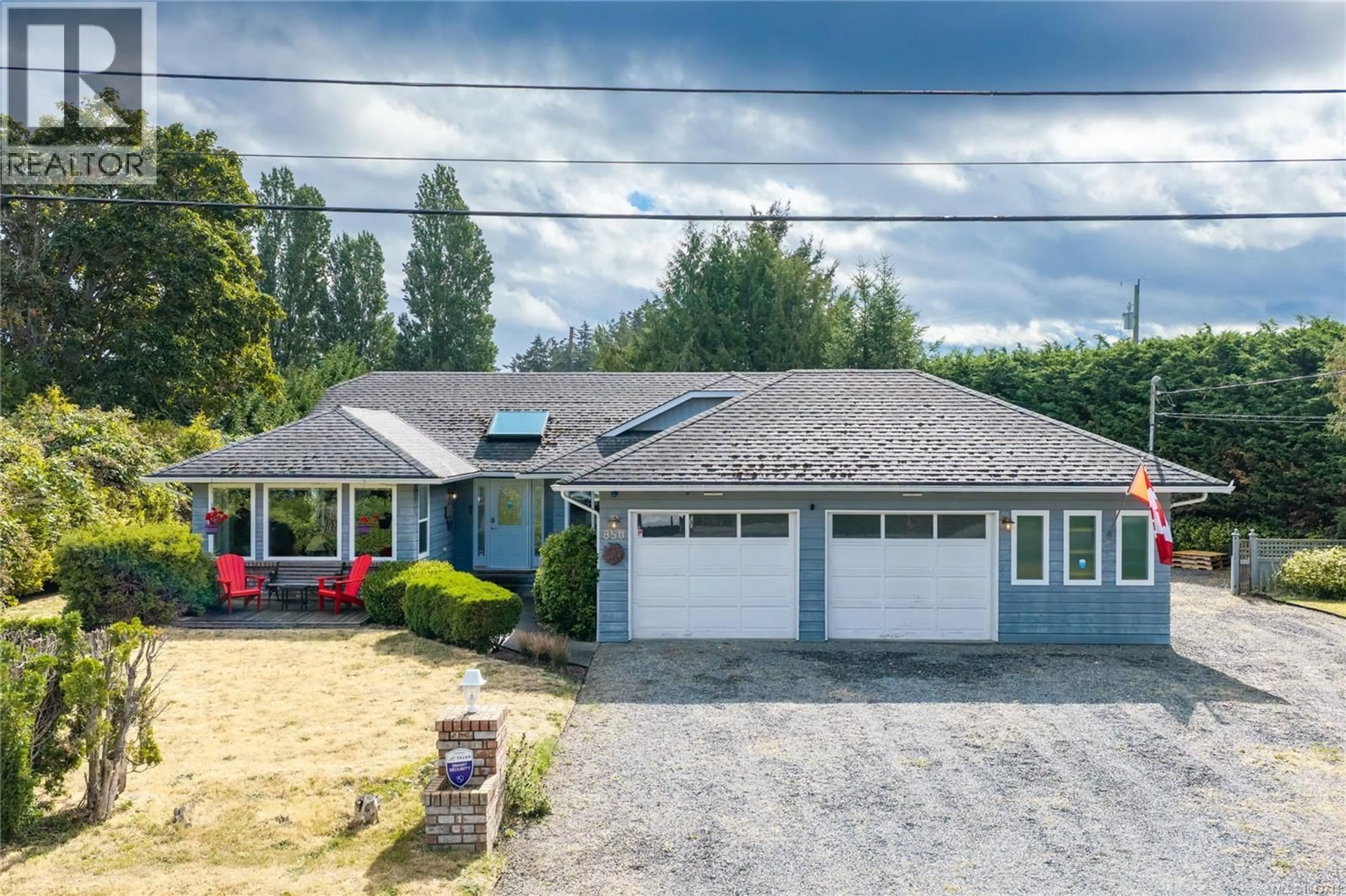 A pic from outside/outdoor area/front of a property/back of a property/a pic from drone, street for 850 OCEAN PLACE, French Creek British Columbia V9P1Z9
