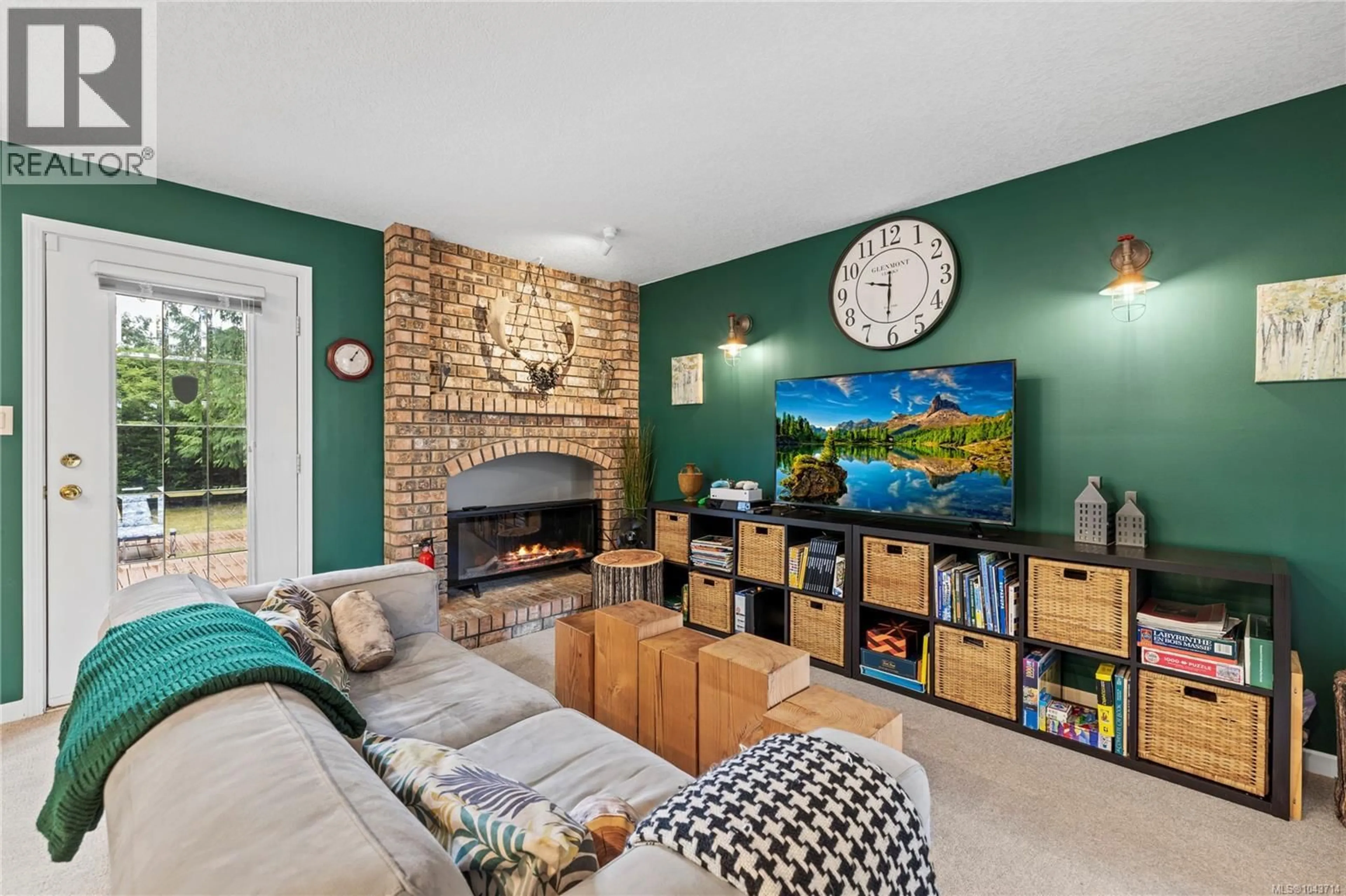 Living room with furniture, unknown for 850 OCEAN PLACE, French Creek British Columbia V9P1Z9
